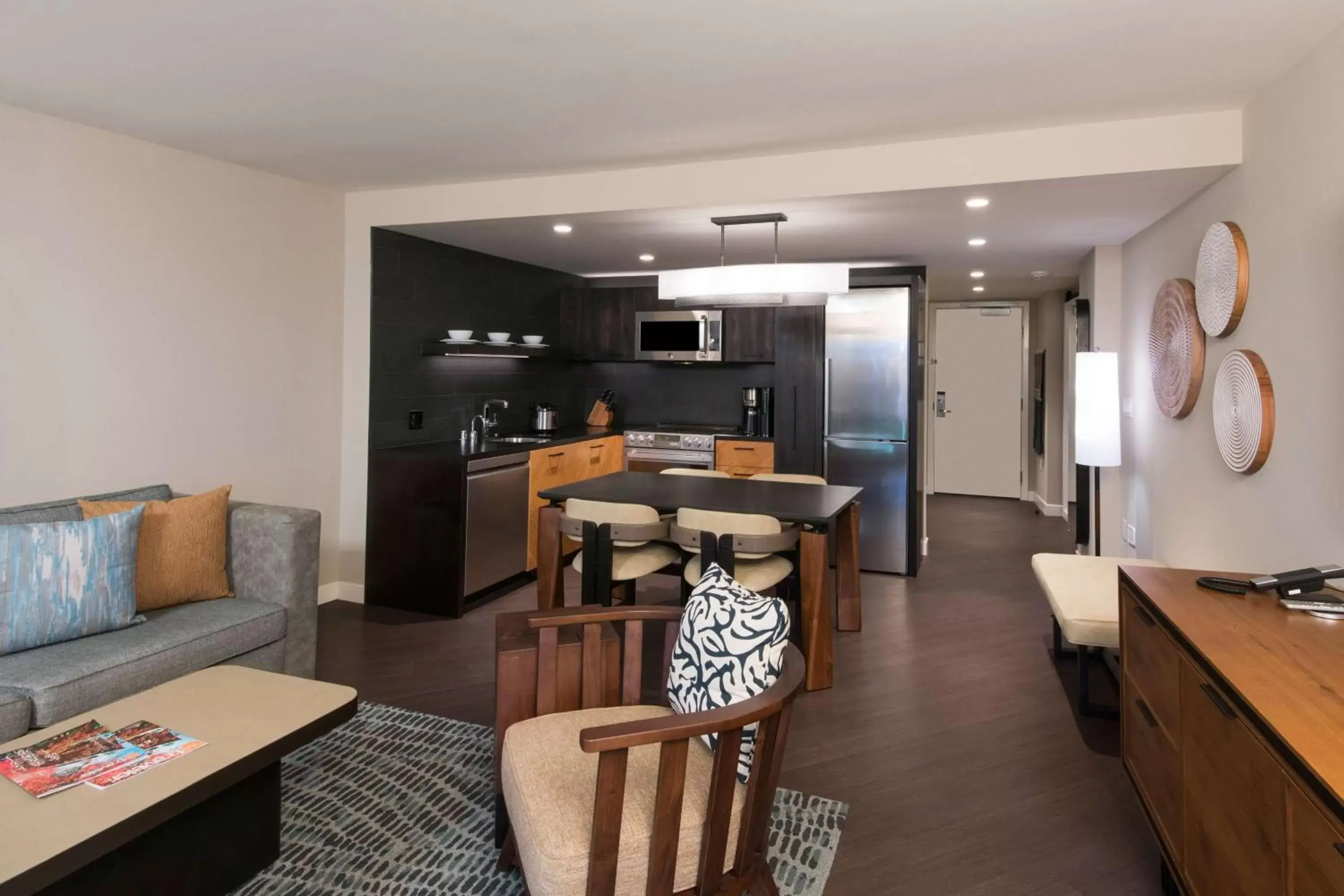 Bedroom, Seating Area in Hilton Grand Vacations Club Ocean Tower Waikoloa Village