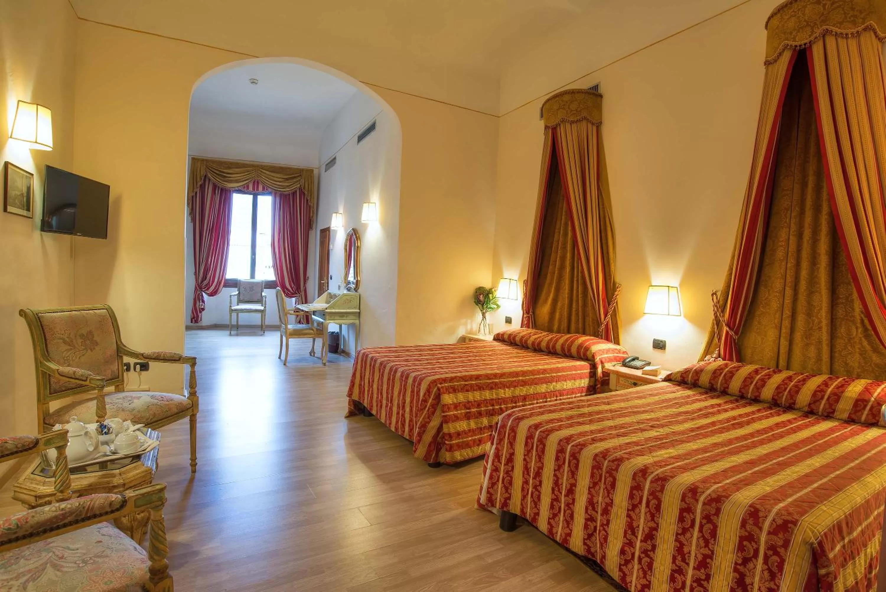 Bedroom, Bed in Hotel Paris