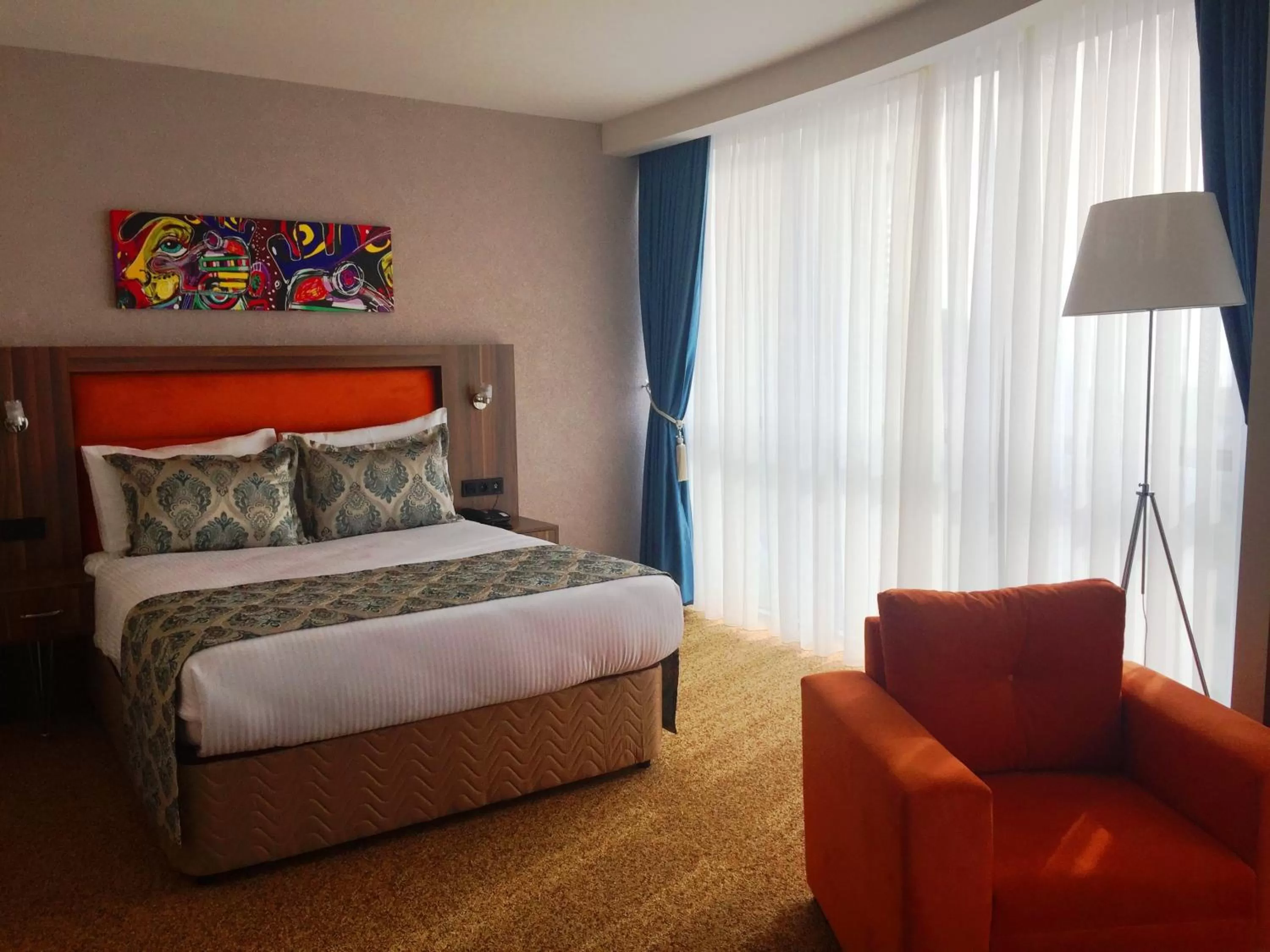 Photo of the whole room, Bed in Sky Tower King Hotel