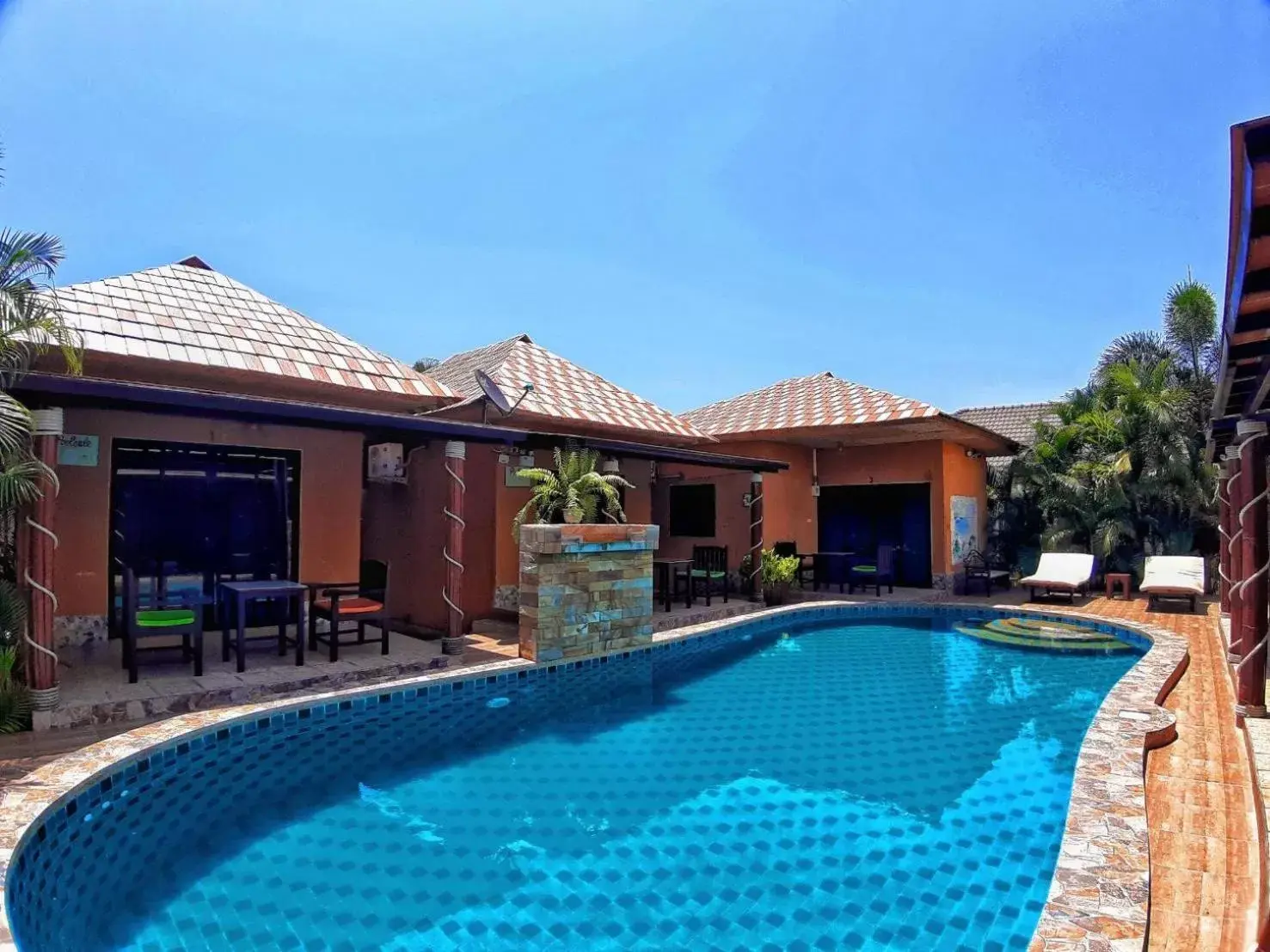 Property building, Swimming Pool in Panisara Pool Villa Resort Huahin