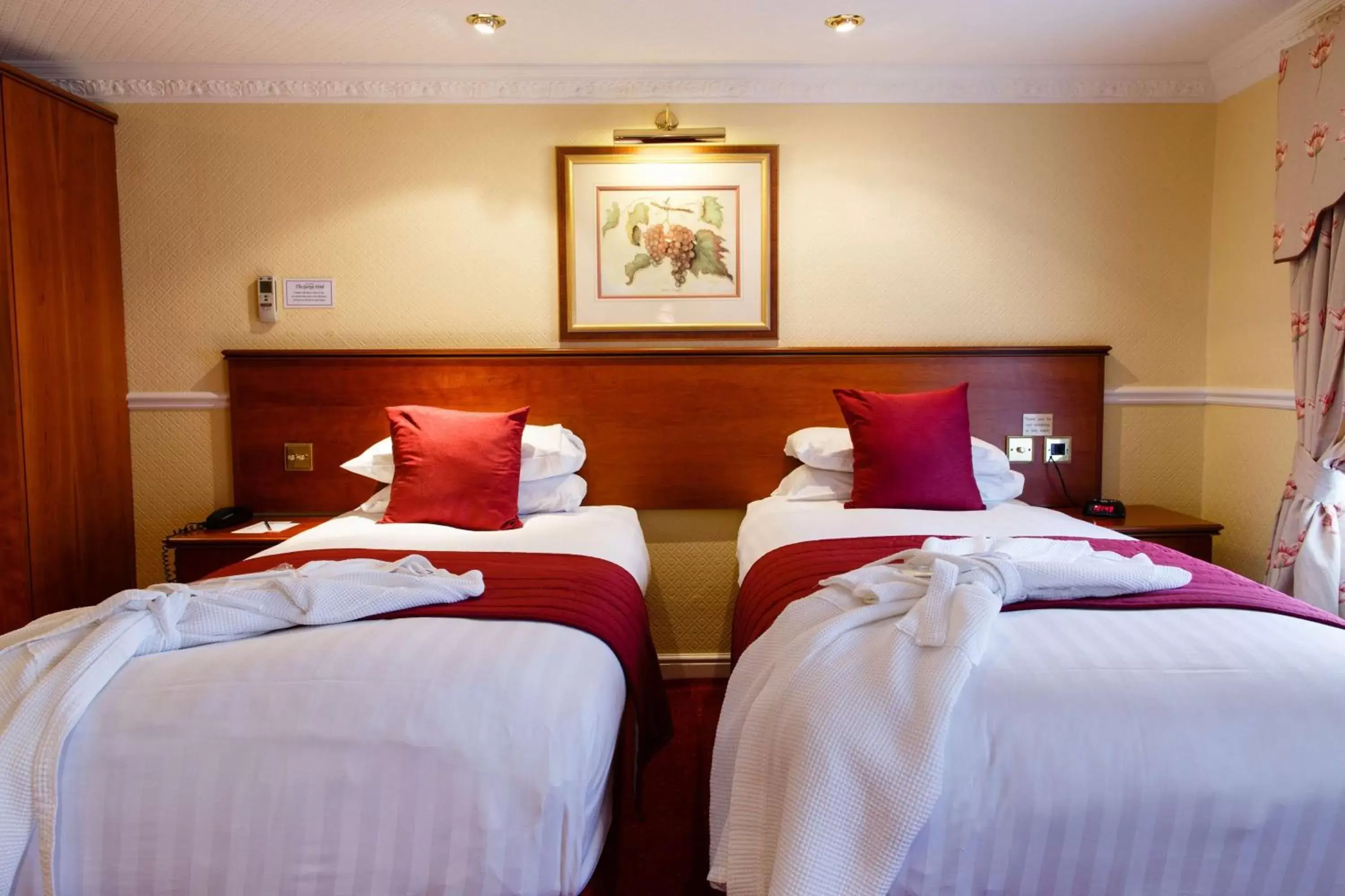 Photo of the whole room, Bed in Best Western Lichfield City Centre The George Hotel