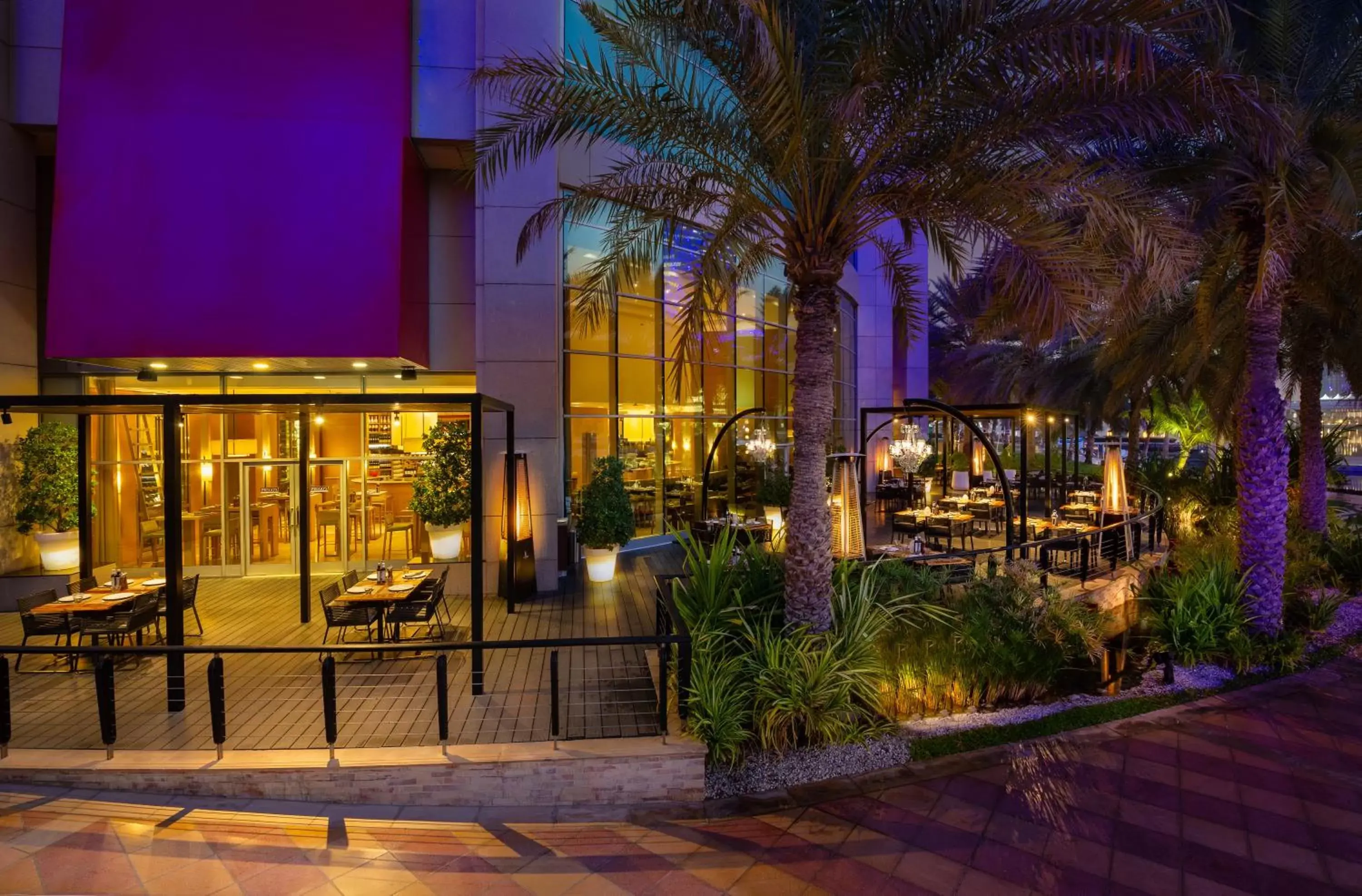 Restaurant/places to eat, Property Building in Beach Rotana - Abu Dhabi