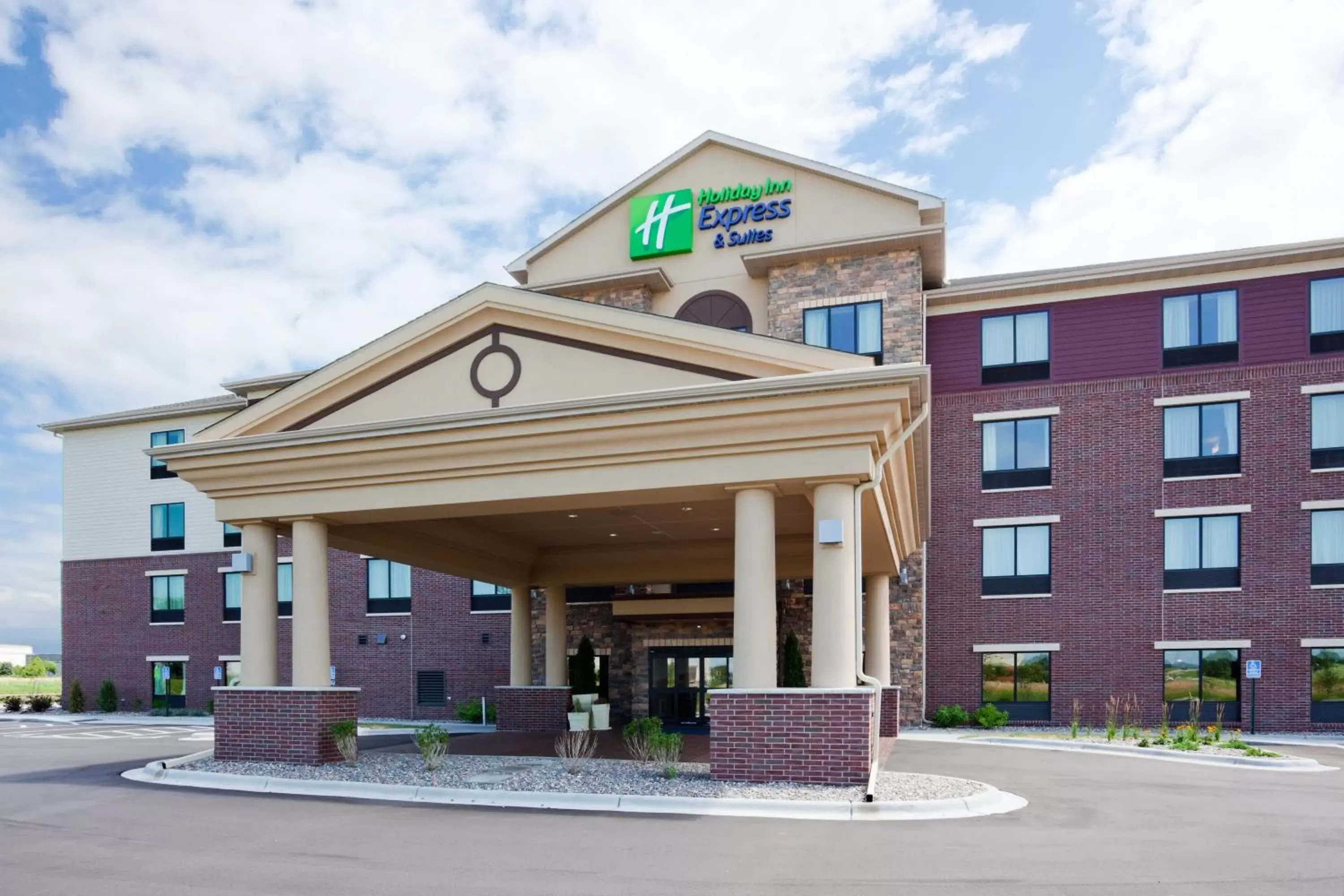 Property Building in Holiday Inn Express Hotel & Suites Shakopee, an IHG Hotel