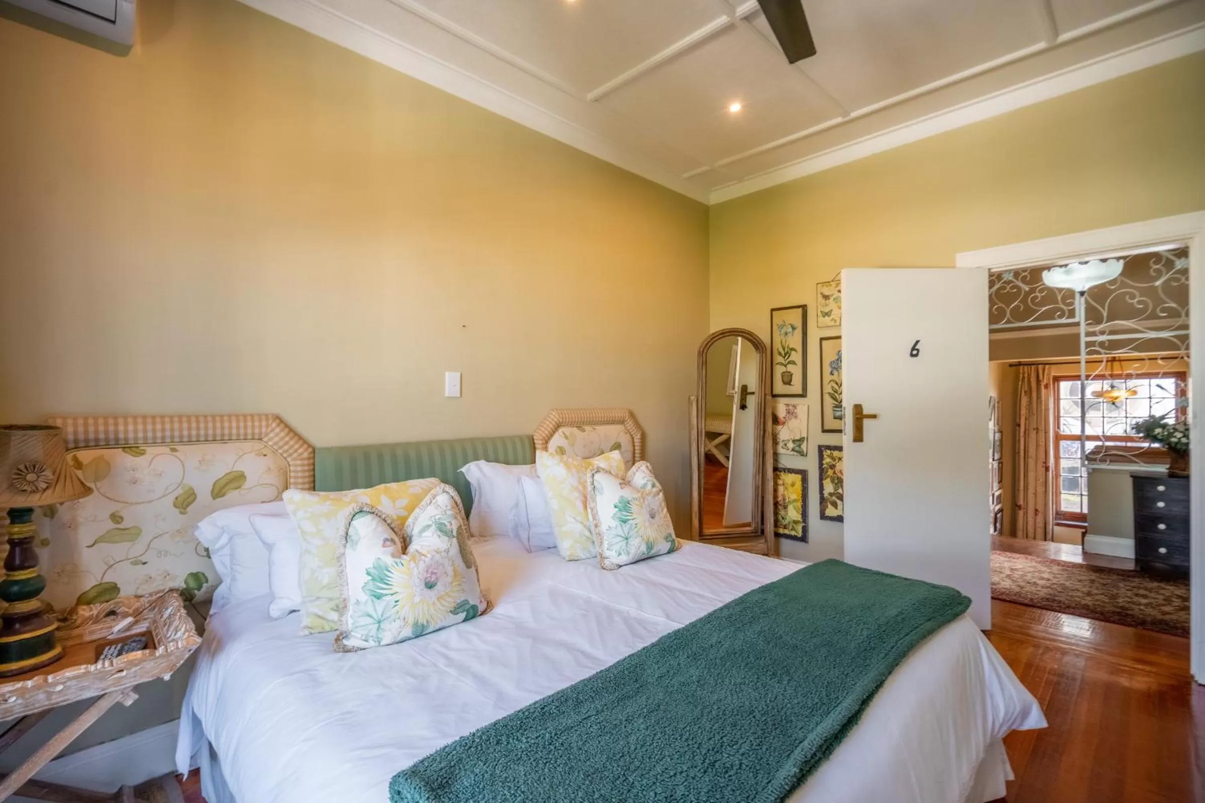 Bed in Holland House B&B