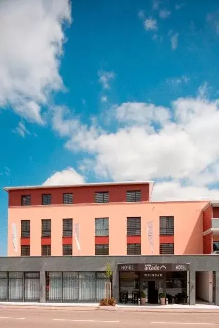 Property building in Hotel Arcade Property building in Hotel Arcade