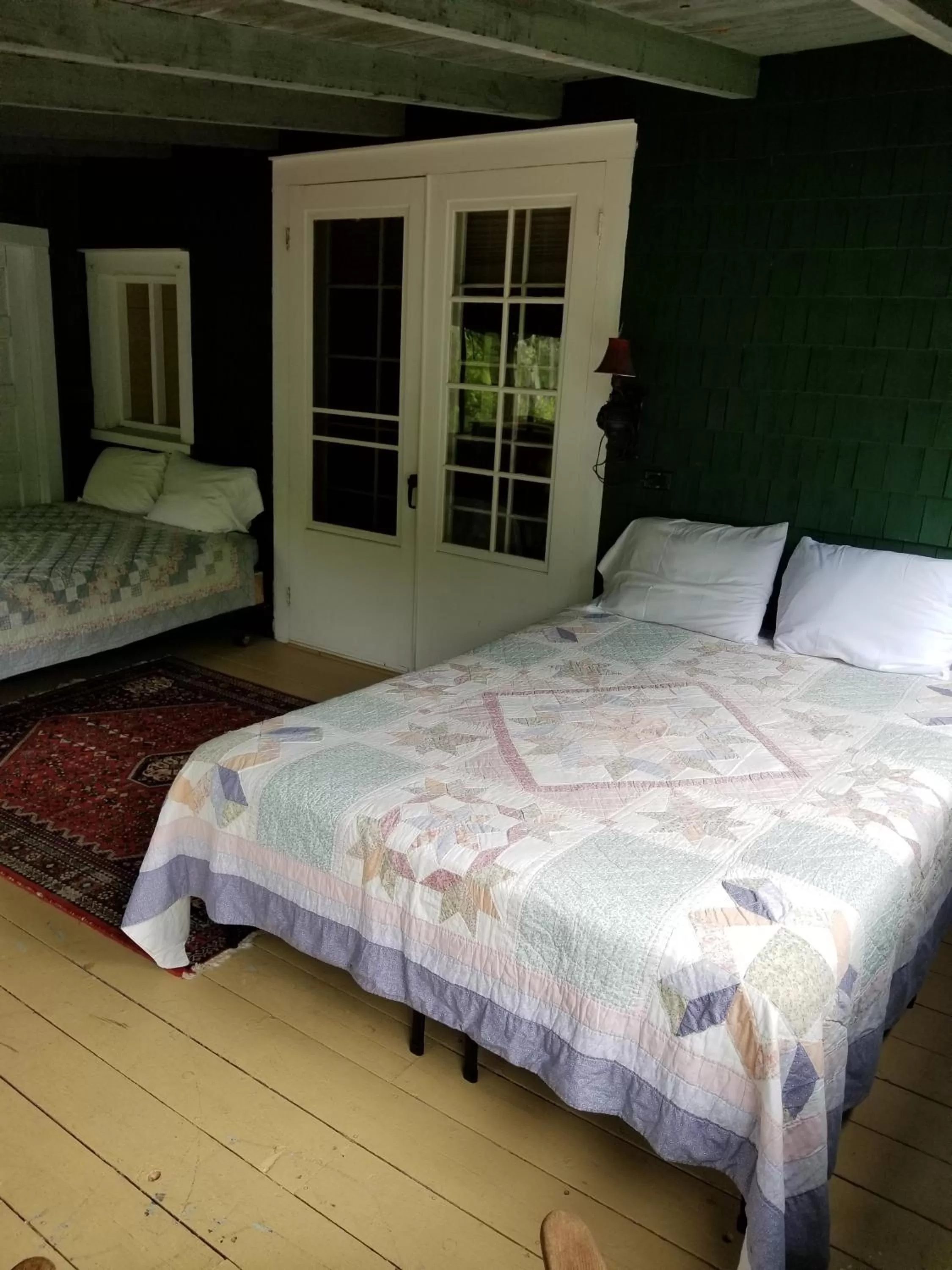 Bed in Trails End Inn