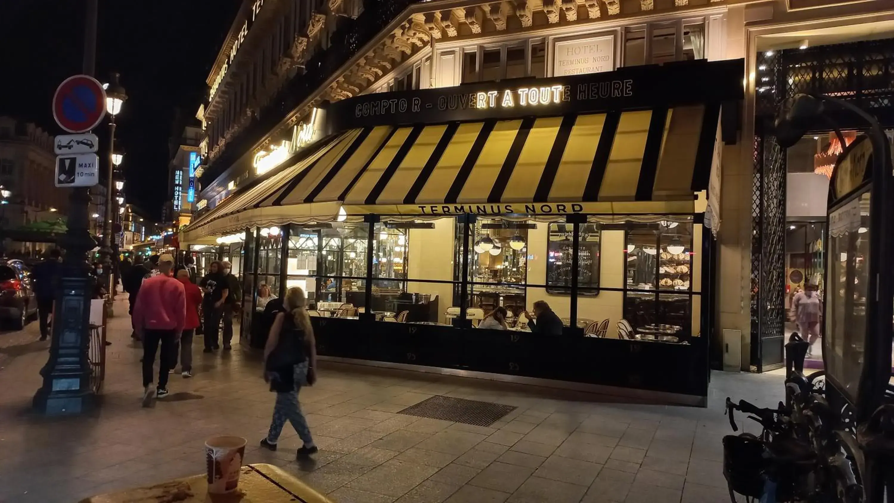 Restaurant/places to eat in Hotel Paris Nord