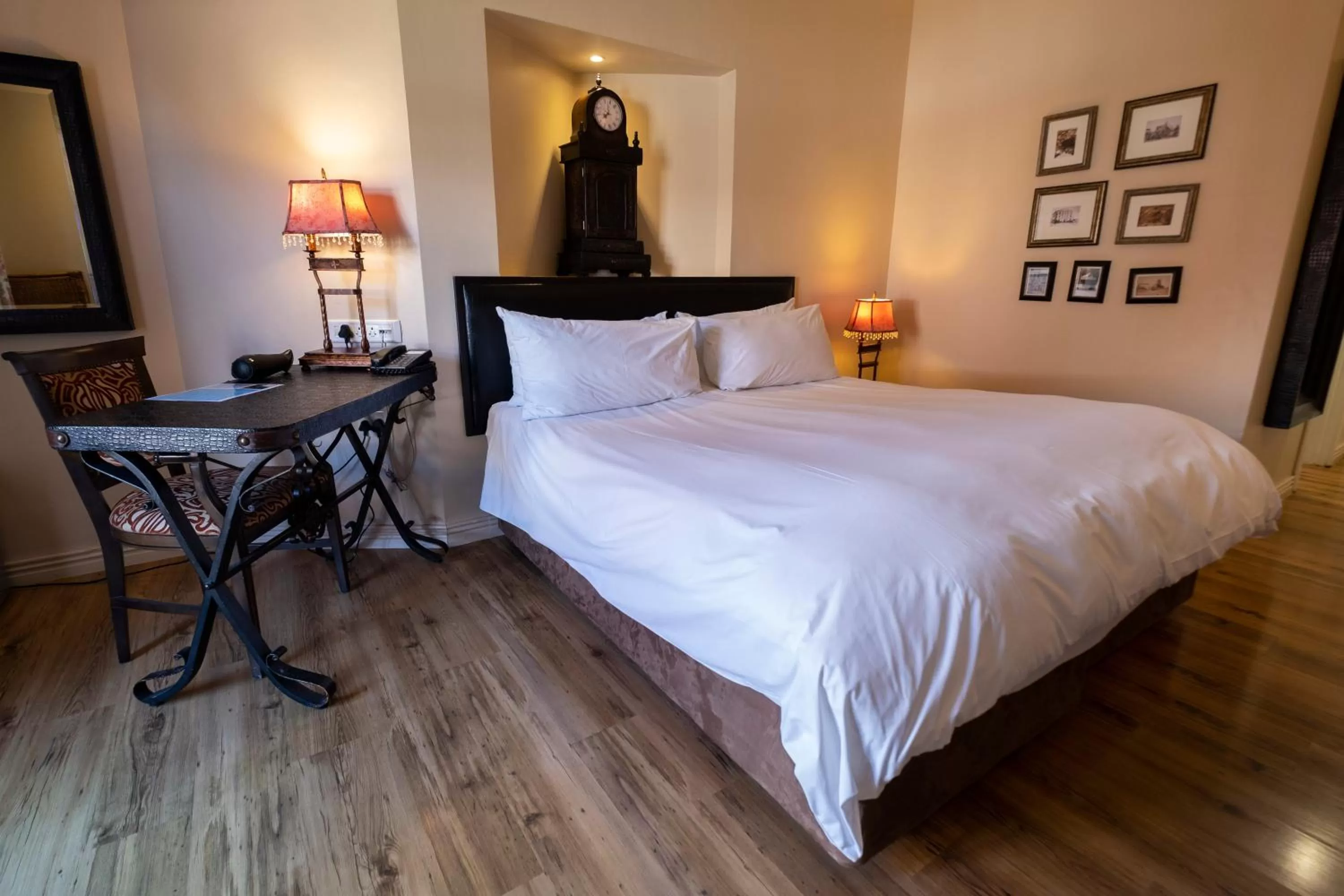 Photo of the whole room, Bed in Protea Hotel by Marriott Kimberley