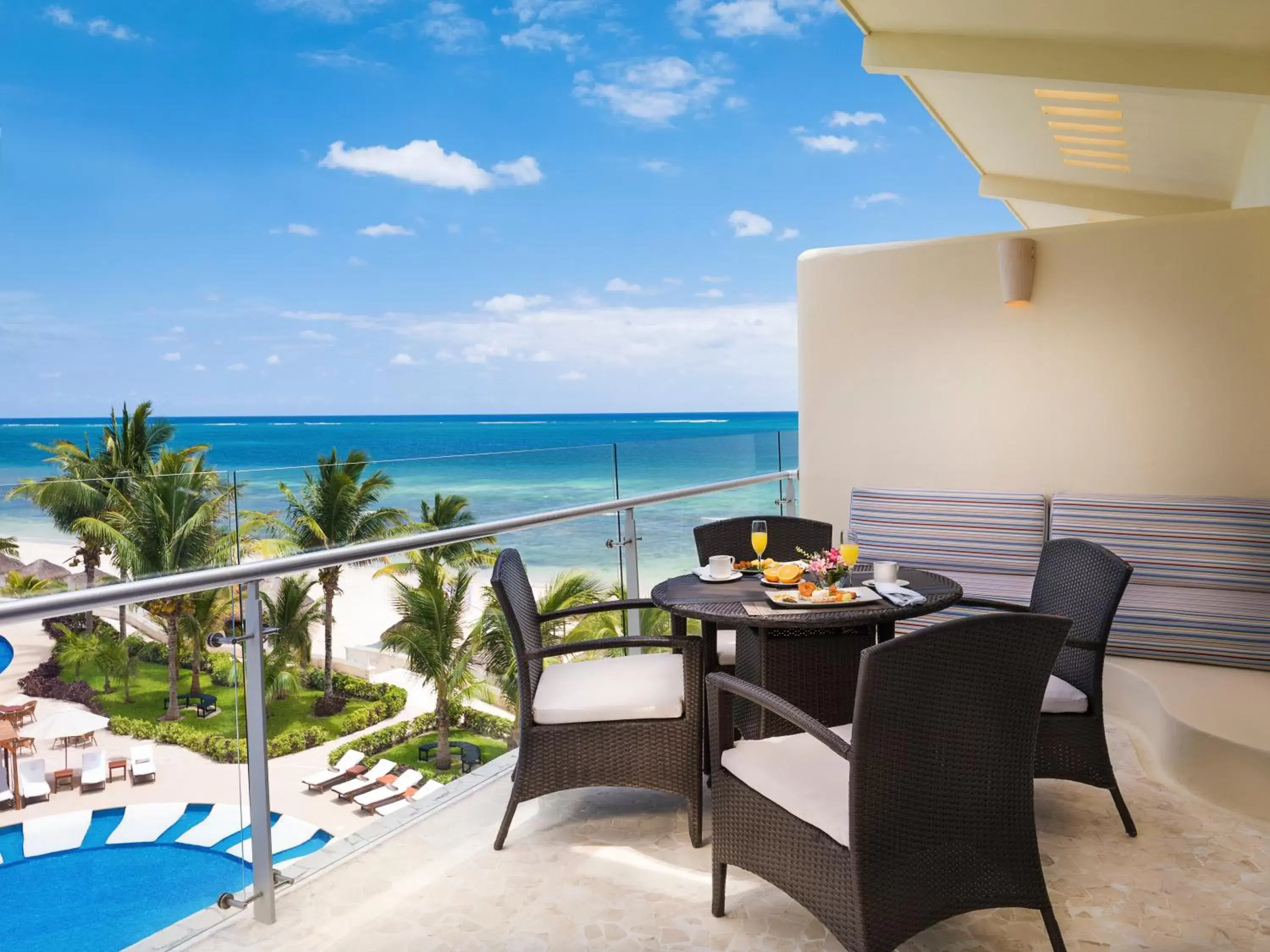 Luxury Suite in Azul Beach Resort Riviera Cancun, Gourmet All Inclusive by Karisma