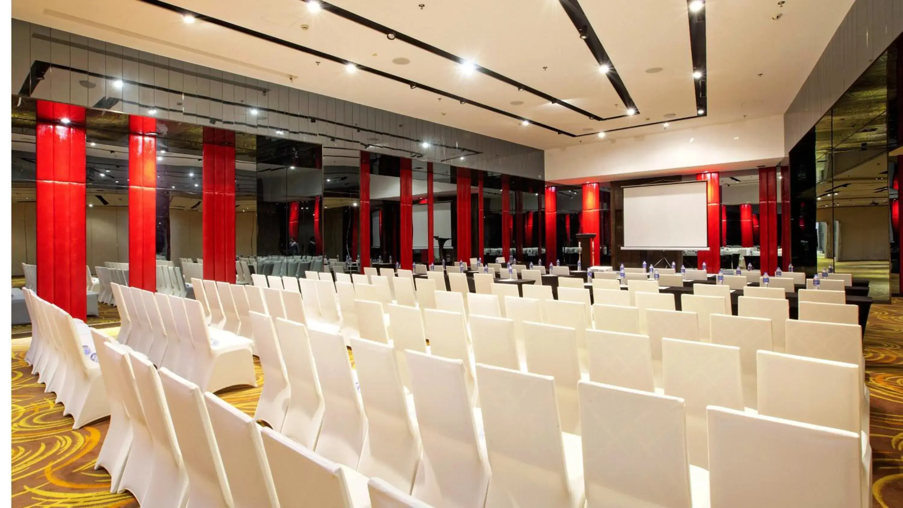 Meeting/conference room in Holiday Inn Shanghai Hongqiao West, an IHG Hotel