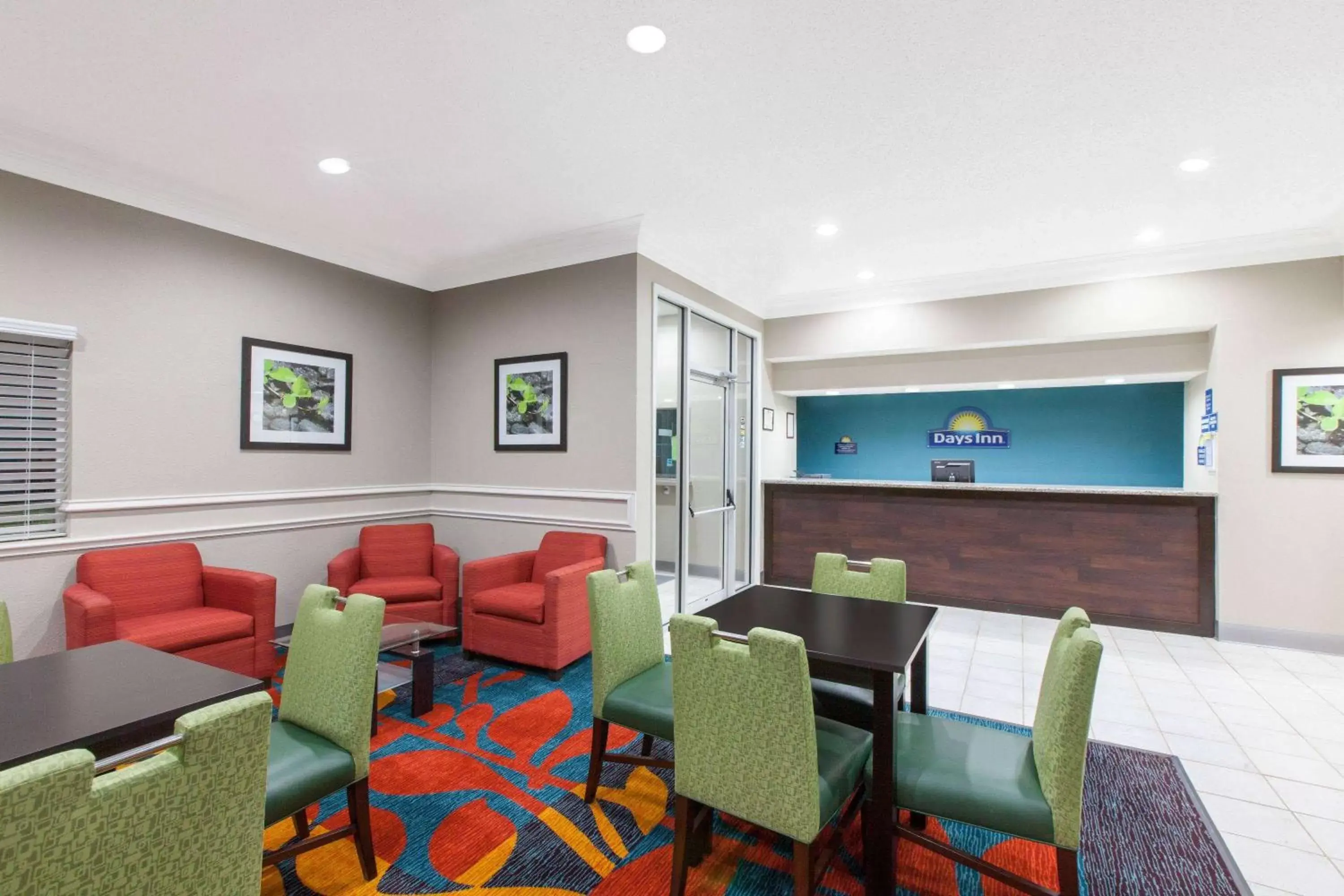 Lobby or reception, Lounge/Bar in Days Inn by Wyndham Ennis