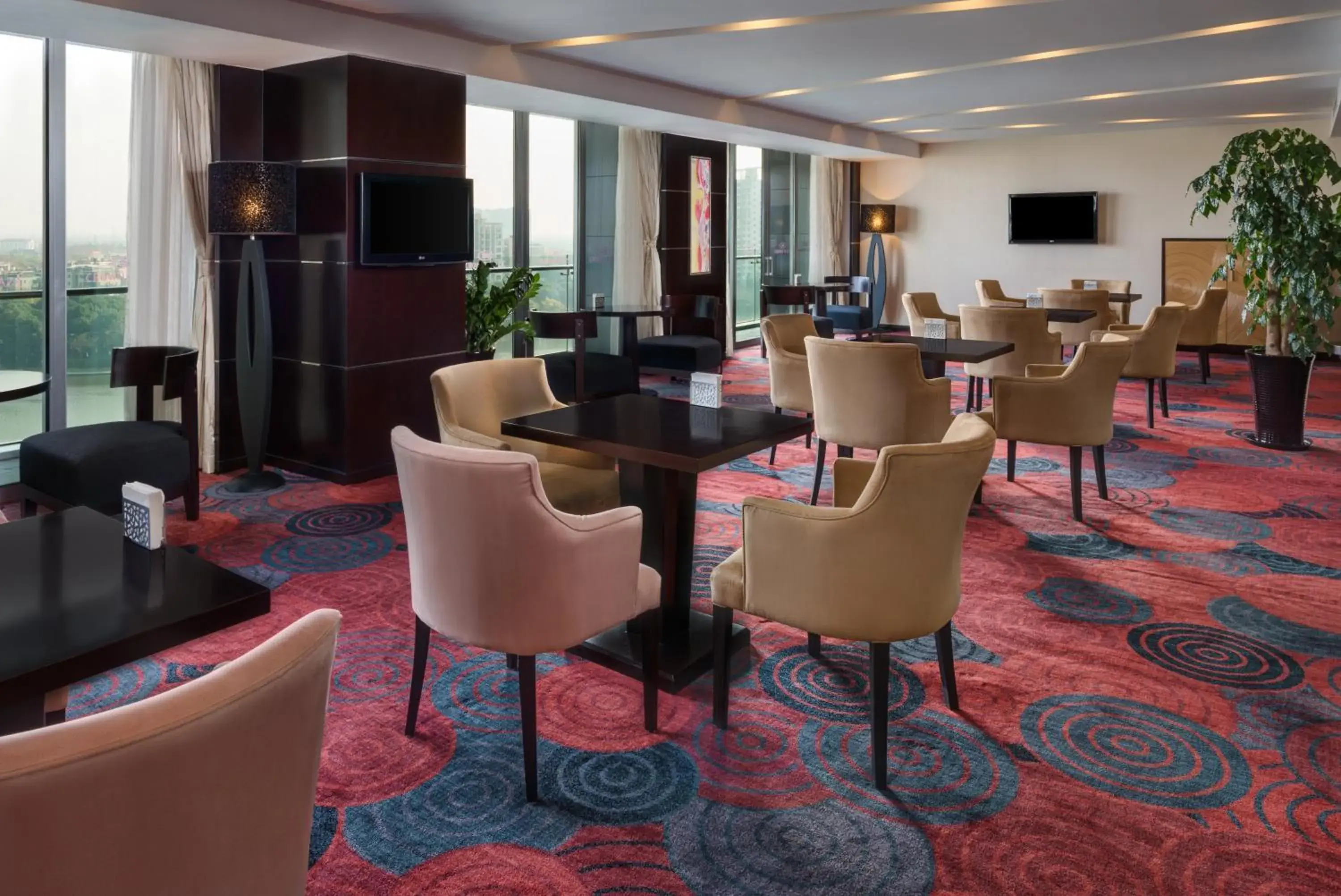 Lobby or reception, Lounge/Bar in Crowne Plaza Shanghai Xiayang Lake, an IHG Hotel