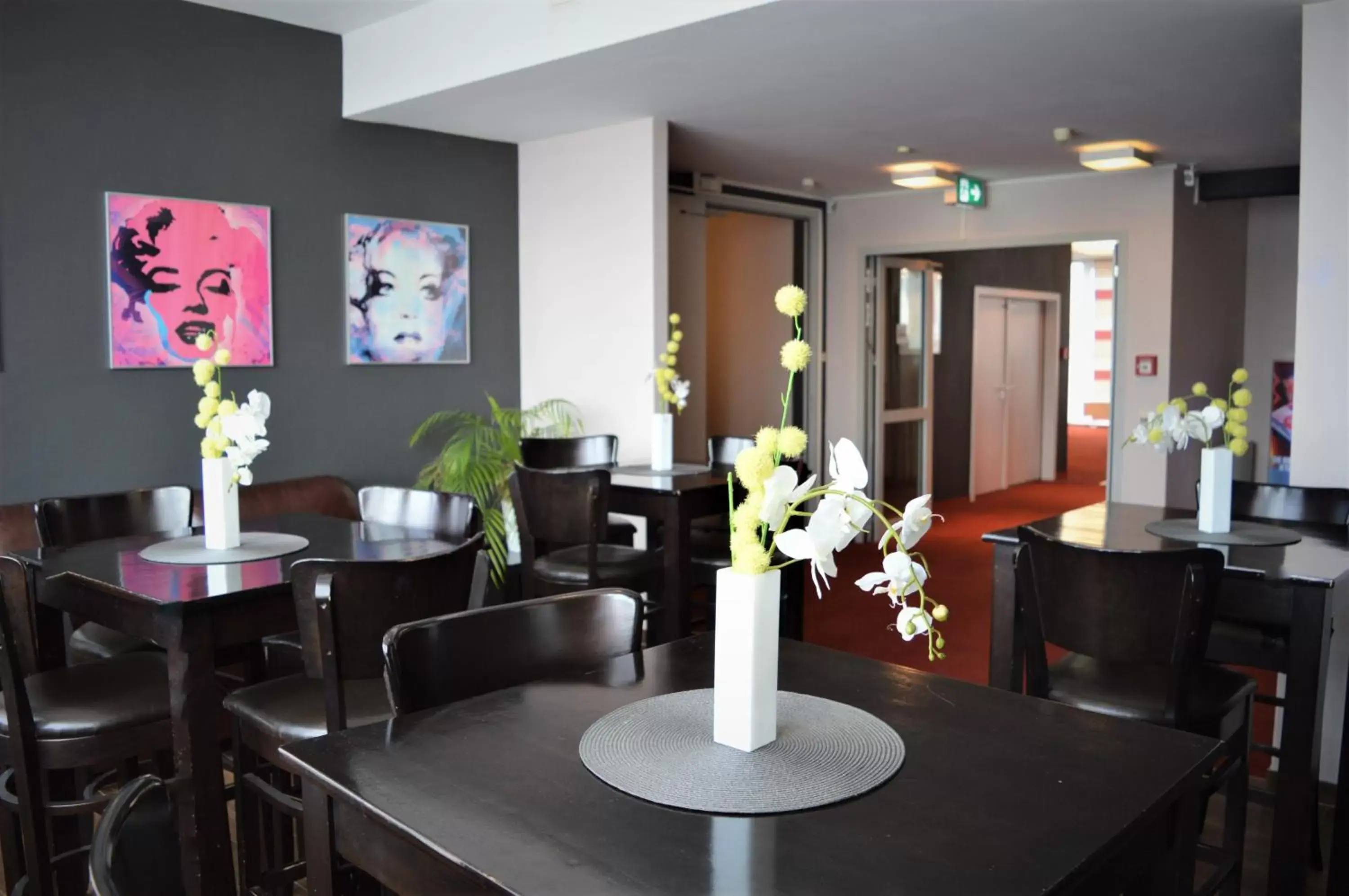 Lounge or bar, Lounge/Bar in Amedia Express Passau, Trademark Collection by Wyndham