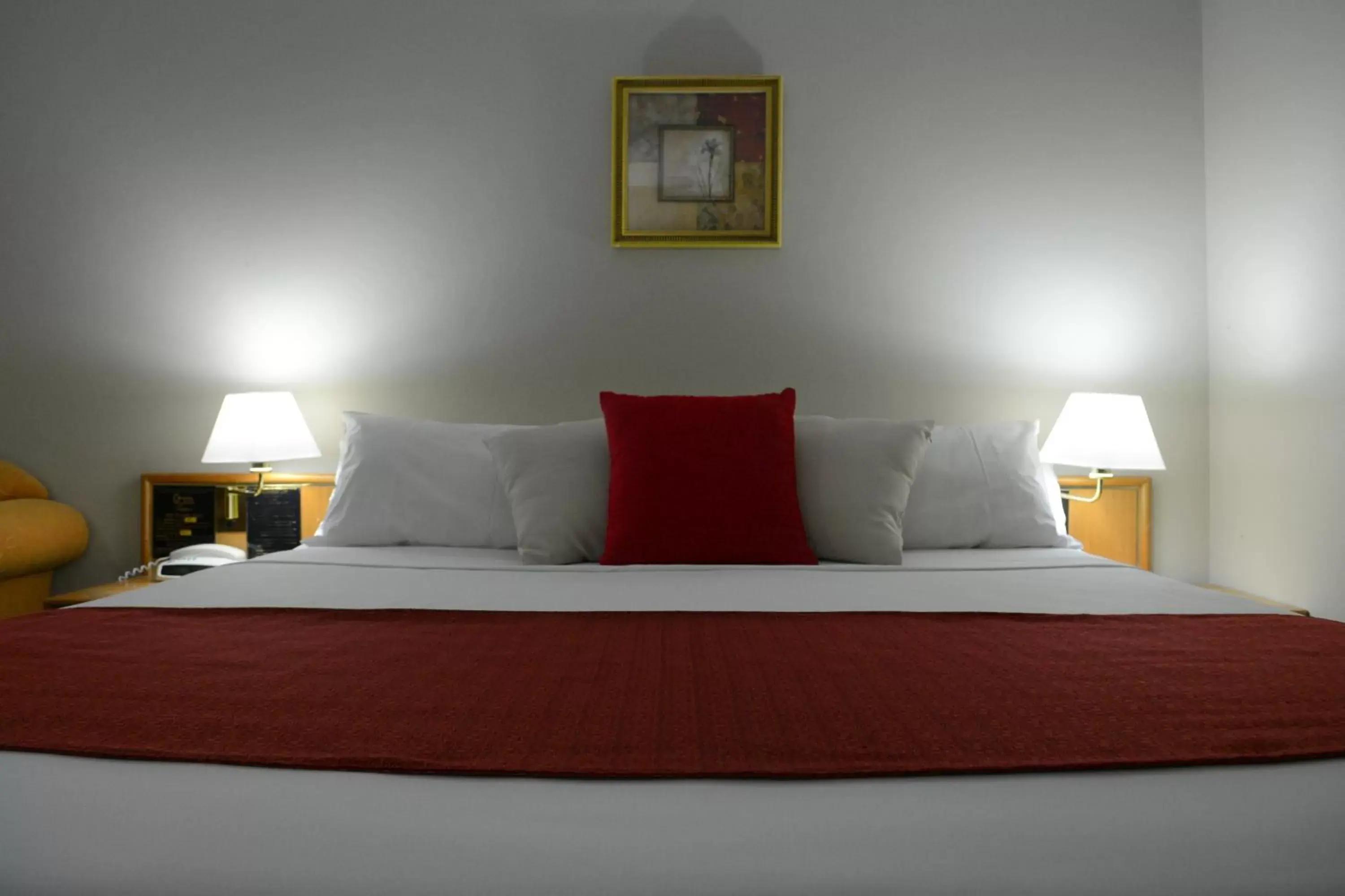 Bed in Club Inn Motel