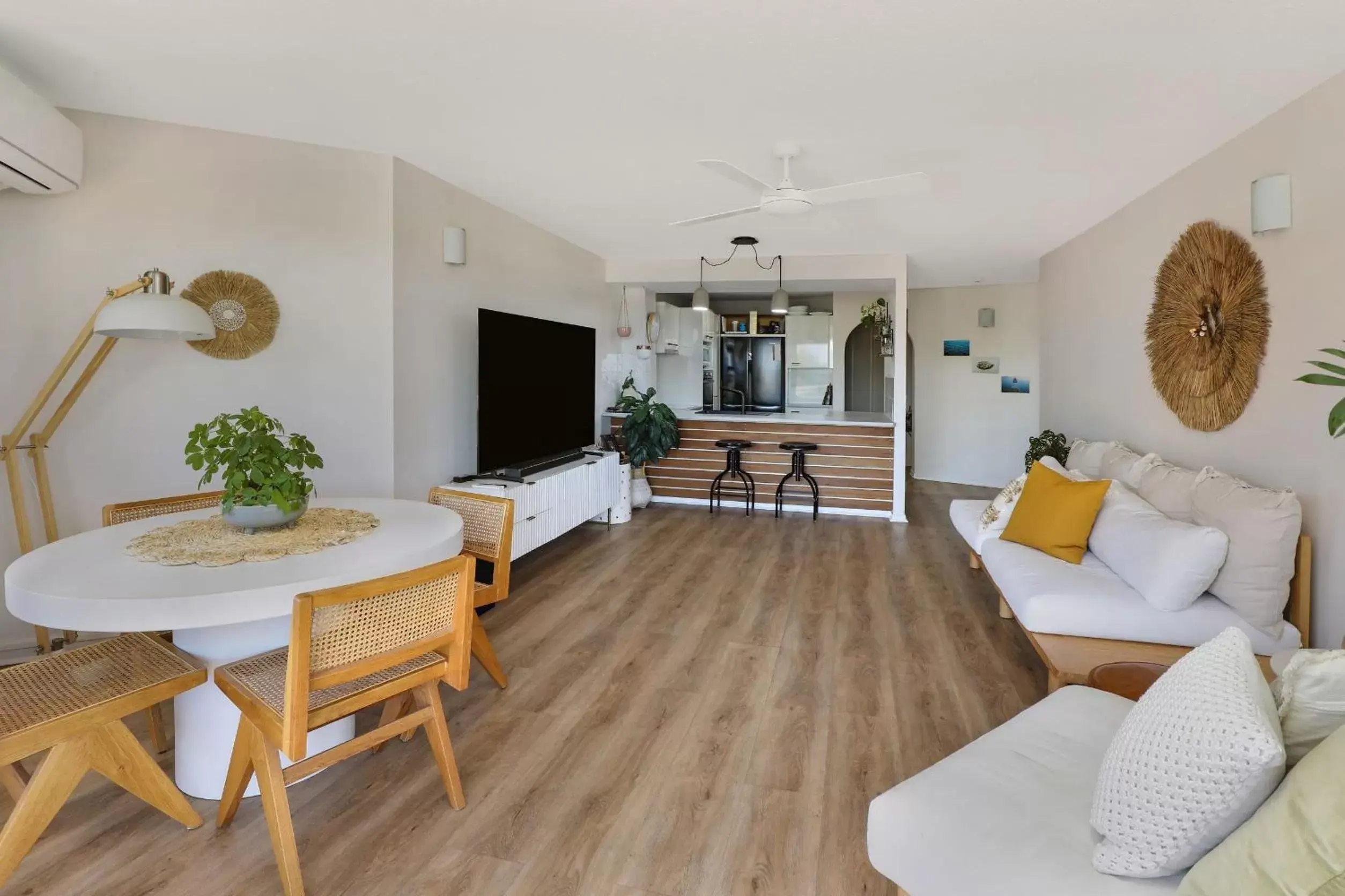 Living room, Seating Area in Beachside Resort Kawana Waters