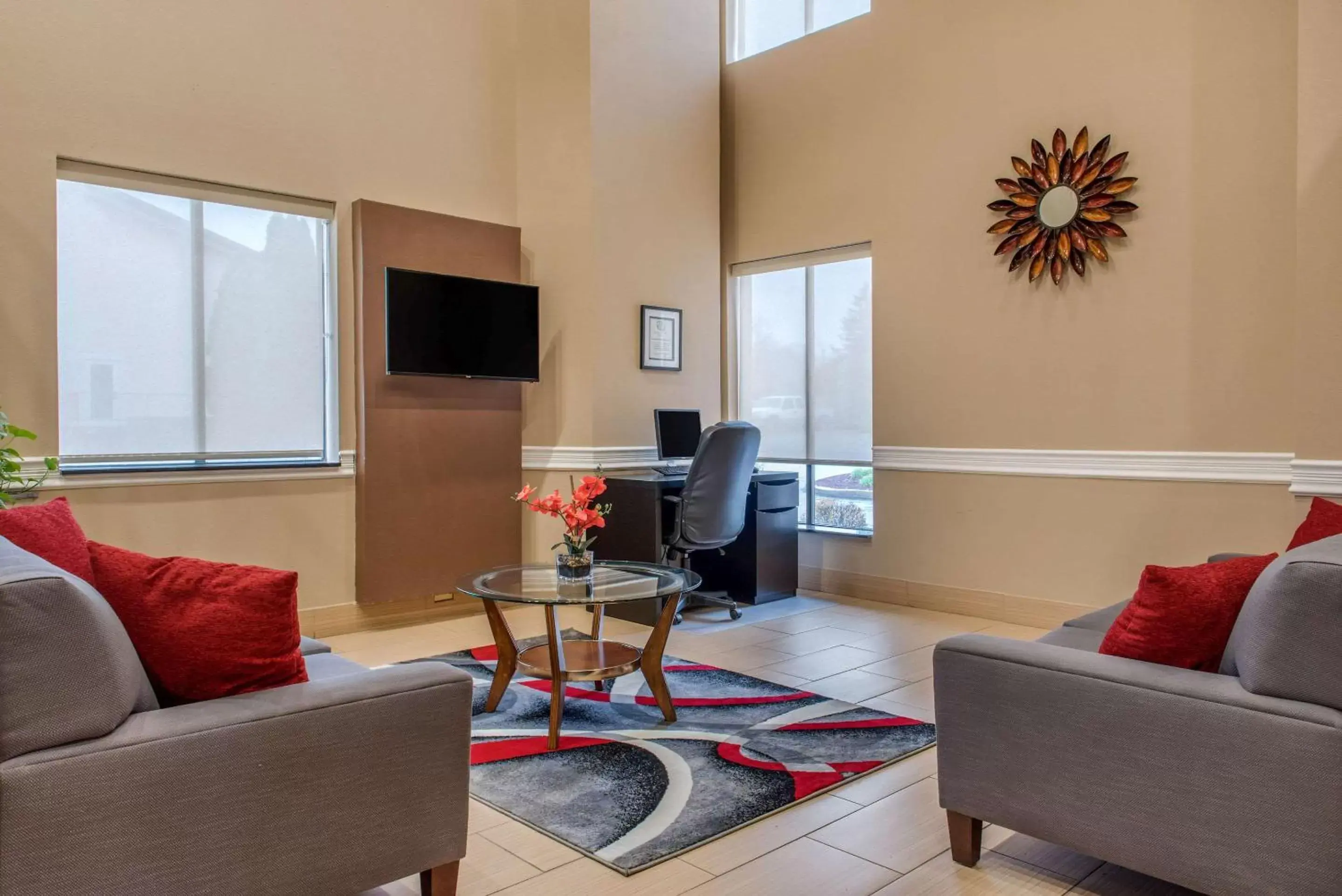 Lobby or reception, Seating Area in Quality Inn Bloomington