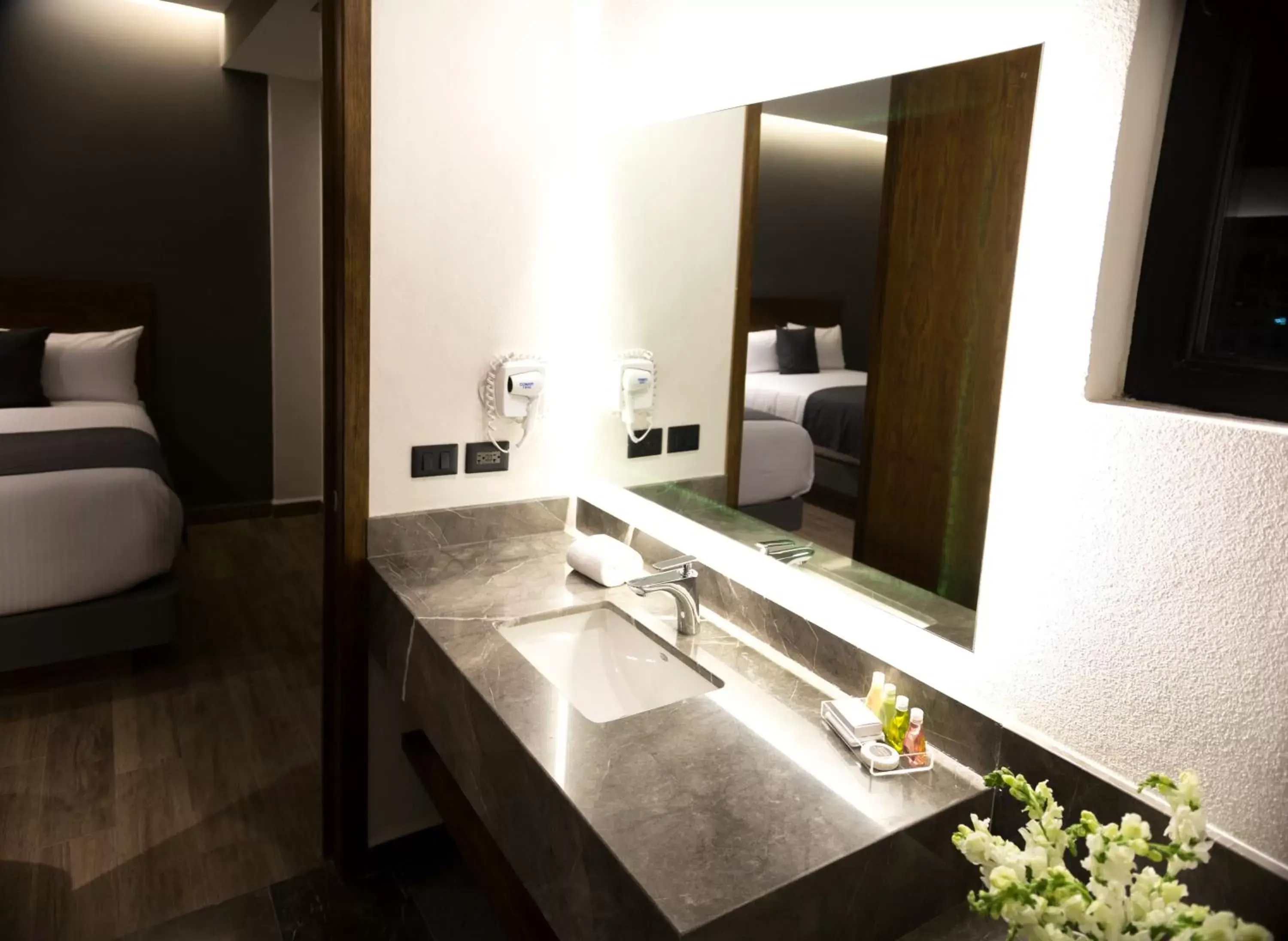 Bathroom, Bed in Gumont Guadalajara López Mateos - Minerva Bathroom, Bed in Gumont Guadalajara López Mateos - Minerva