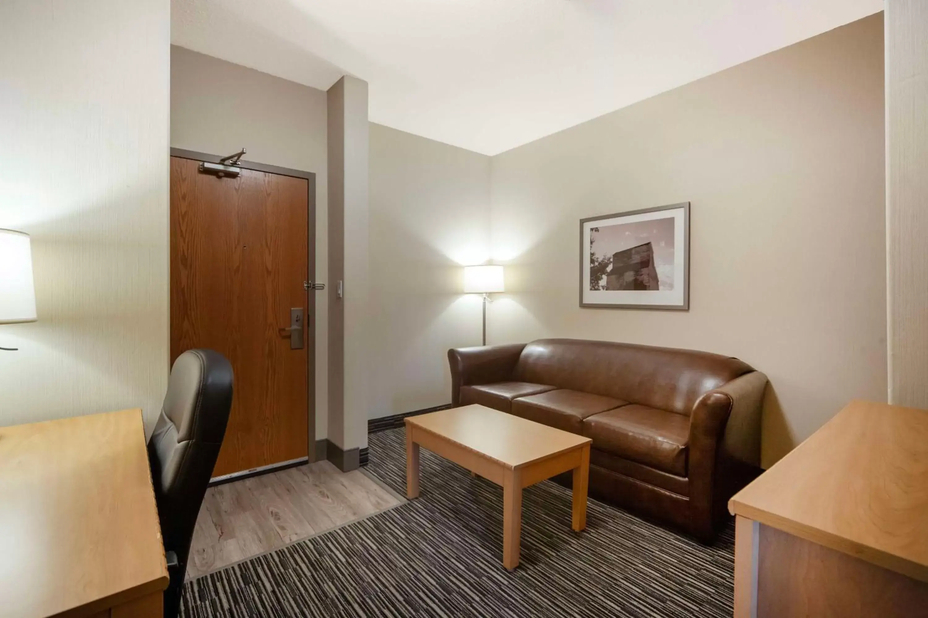 Bedroom, Seating Area in Best Western Grande Prairie