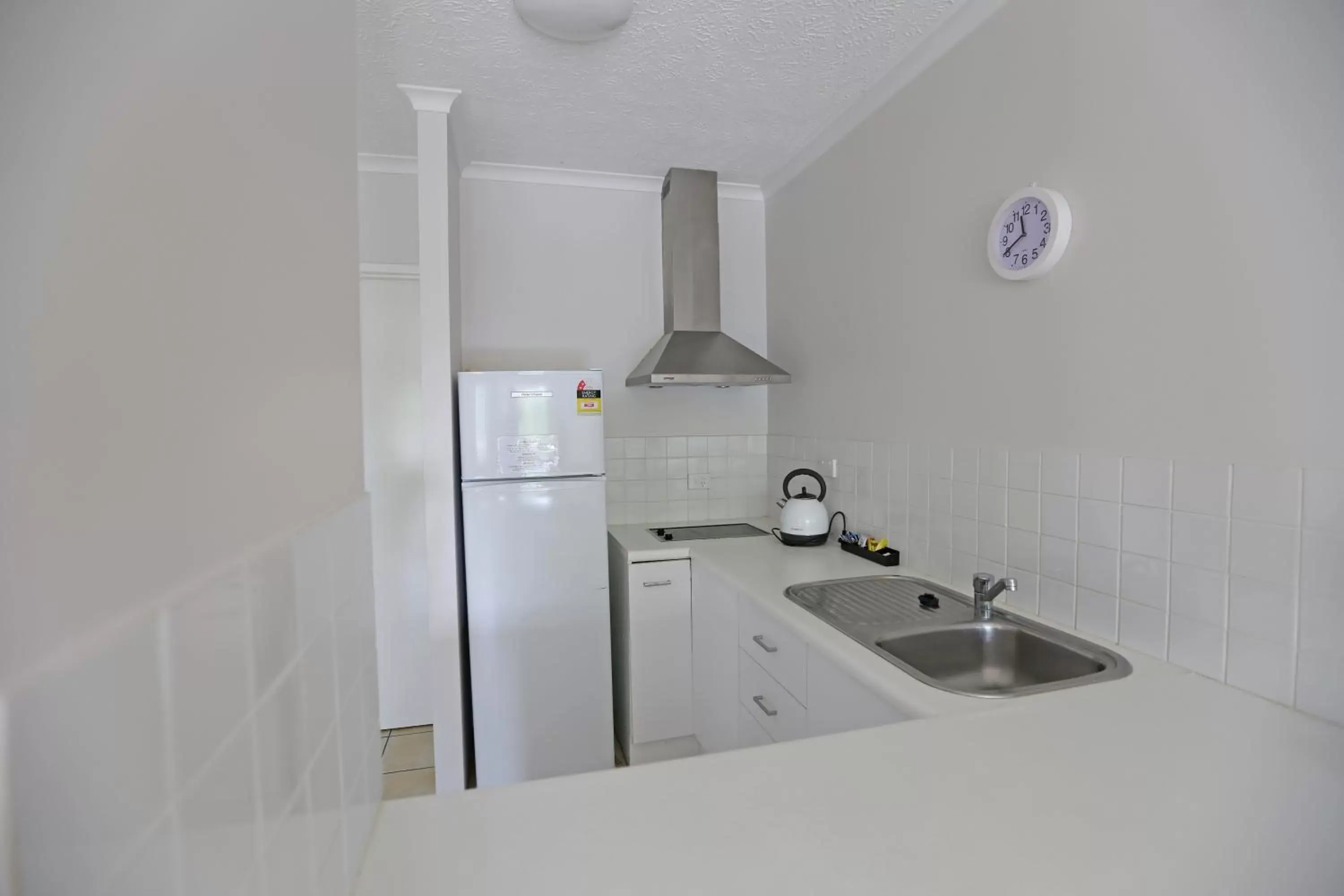 Kitchen or kitchenette, Kitchen/Kitchenette in Cairns Beach Resort