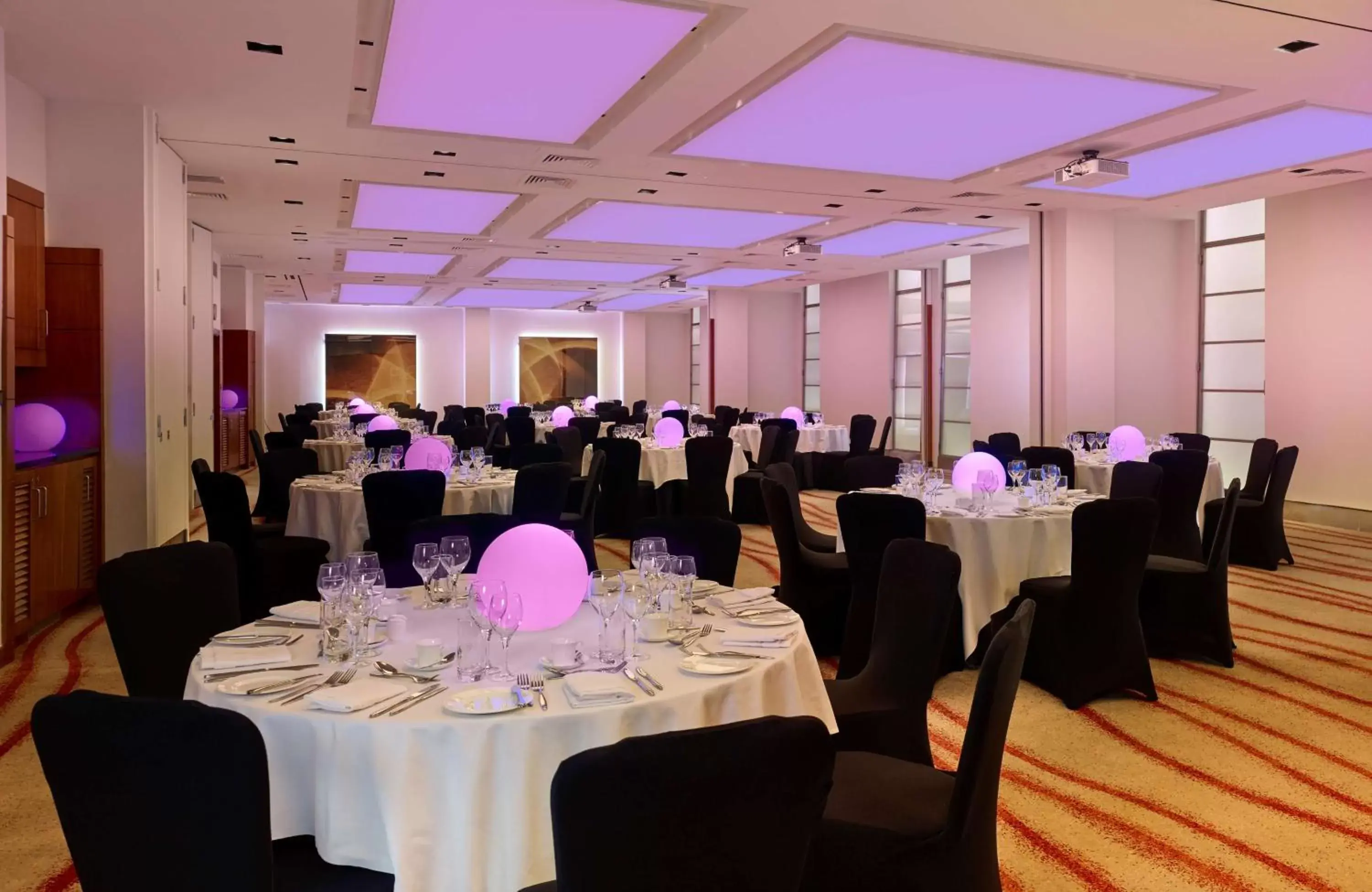 Meeting/conference room, Restaurant/Places to Eat in Park Plaza Victoria London