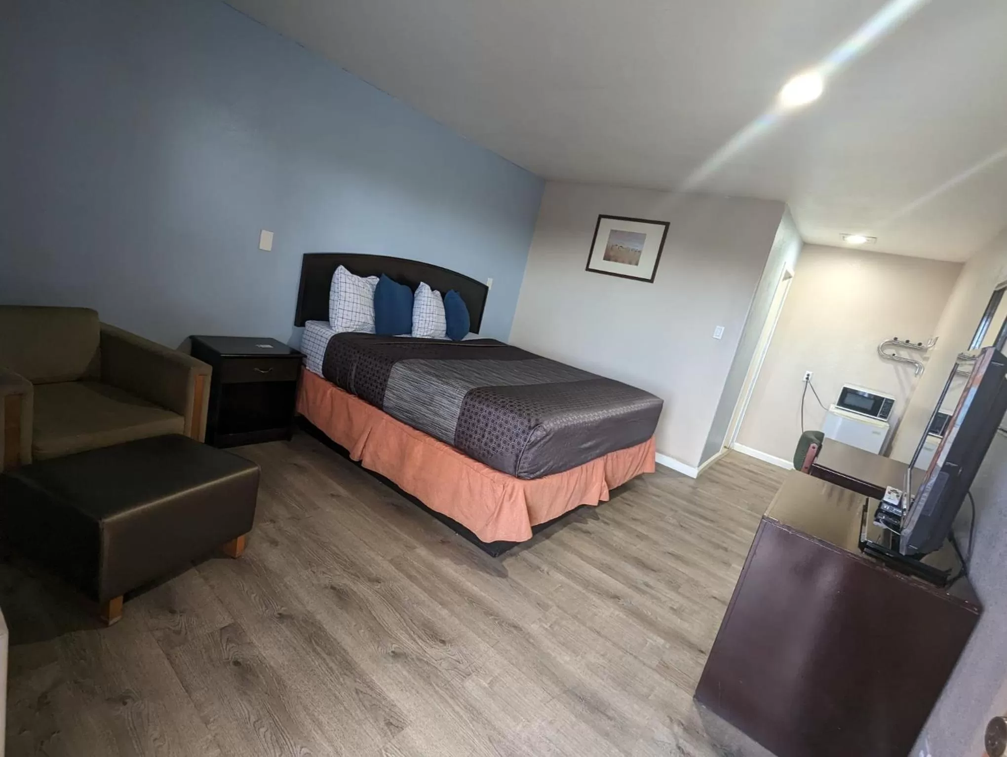 Bed in BEST MOTEL on Historic Route 66, Barstow