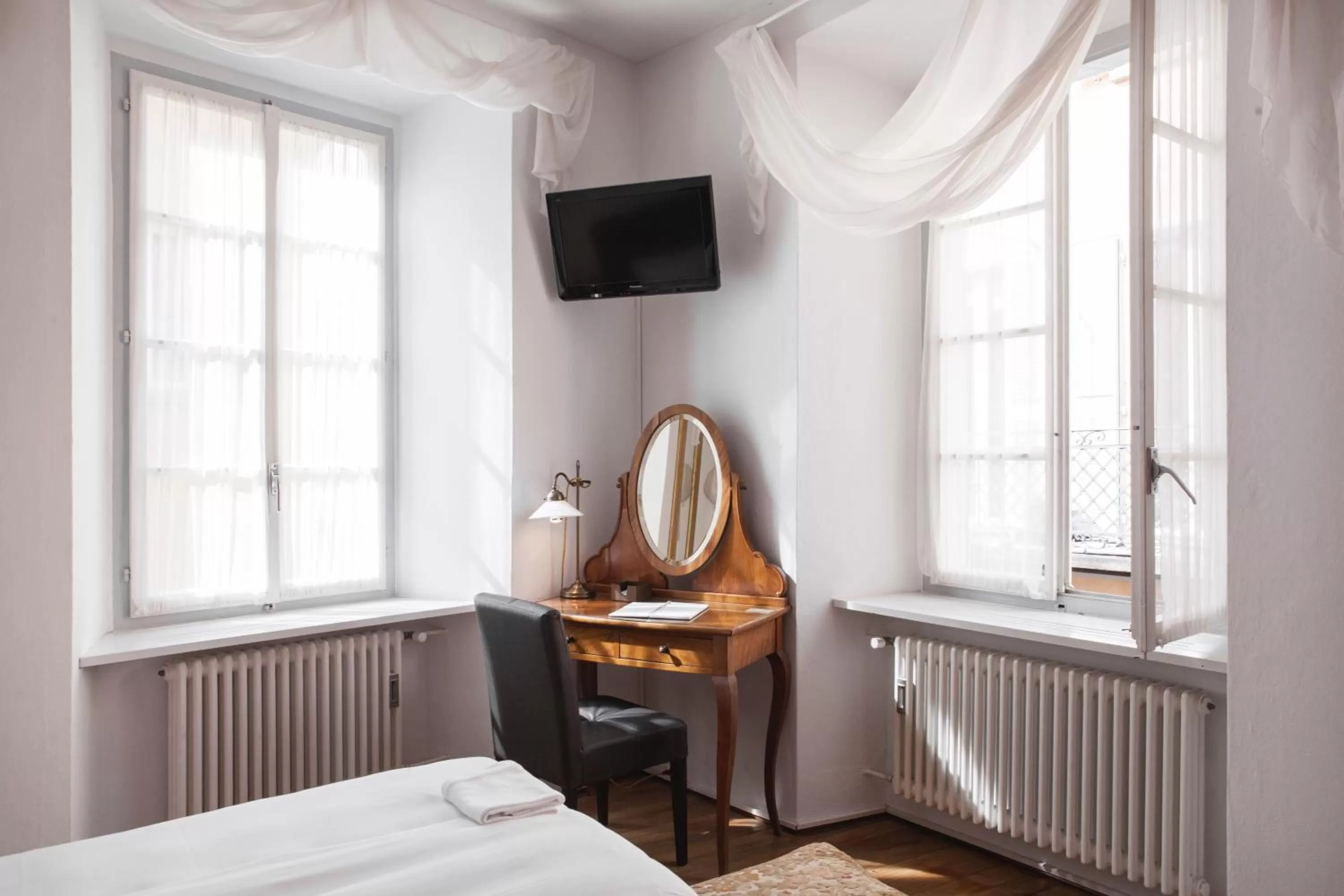 TV and multimedia, Bed in Caffè dell'Arte Boutique Rooms Locarno