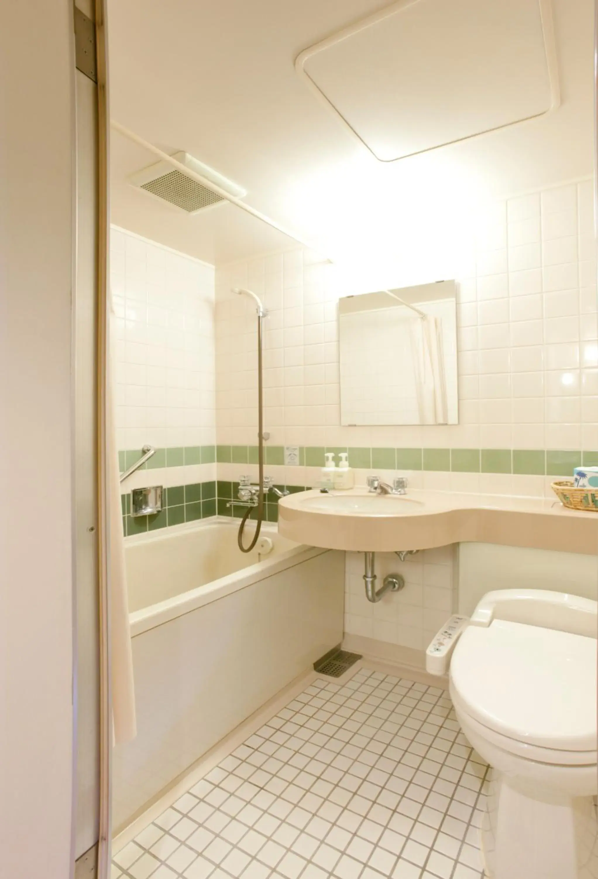 Bathroom in Yamatoya Honten Ryokan Osaka Hotel