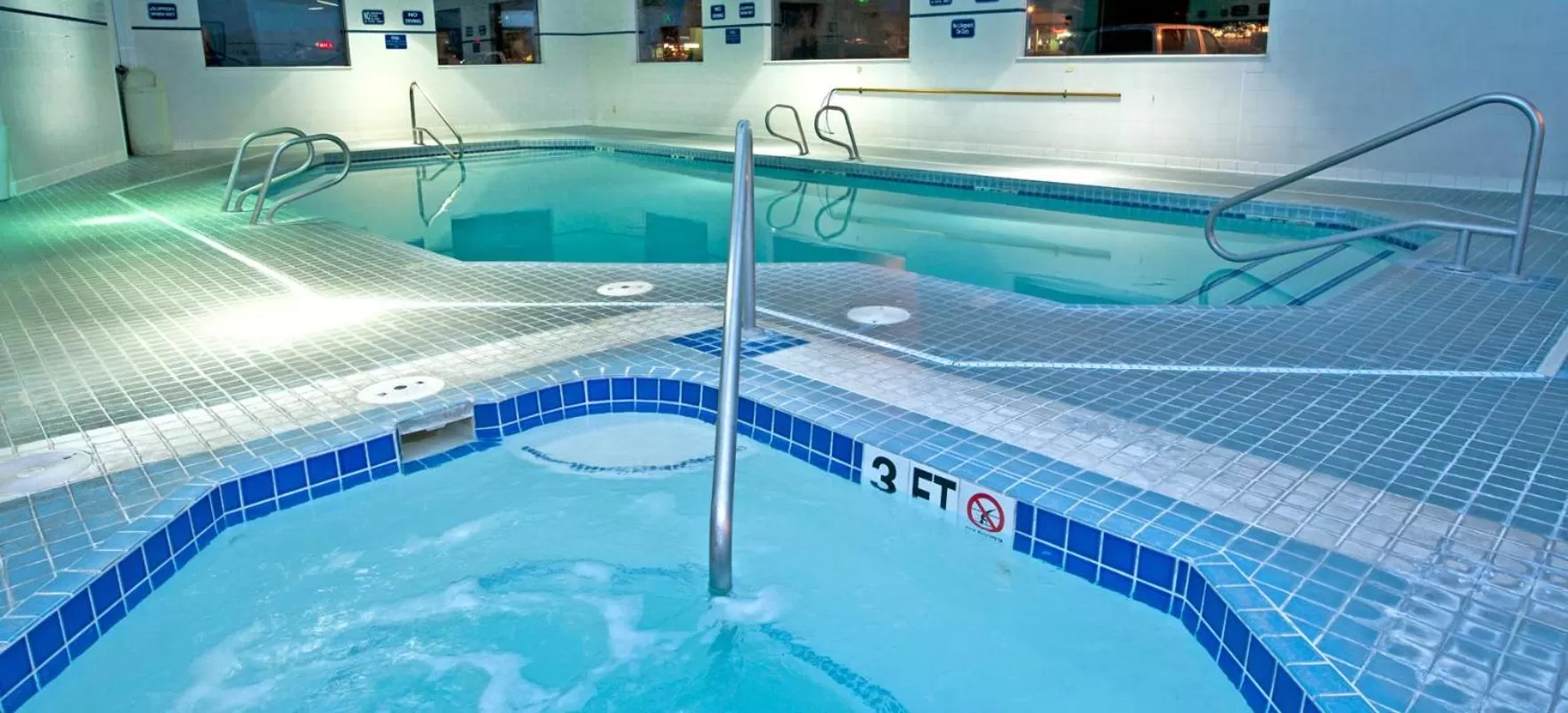 Hot Tub in Shilo Inn Elko