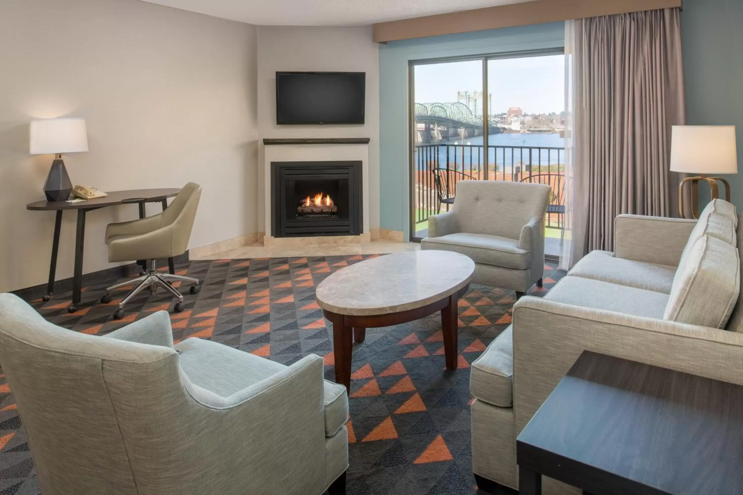 Seating Area in Holiday Inn - Portland - Columbia Riverfront, an IHG Hotel