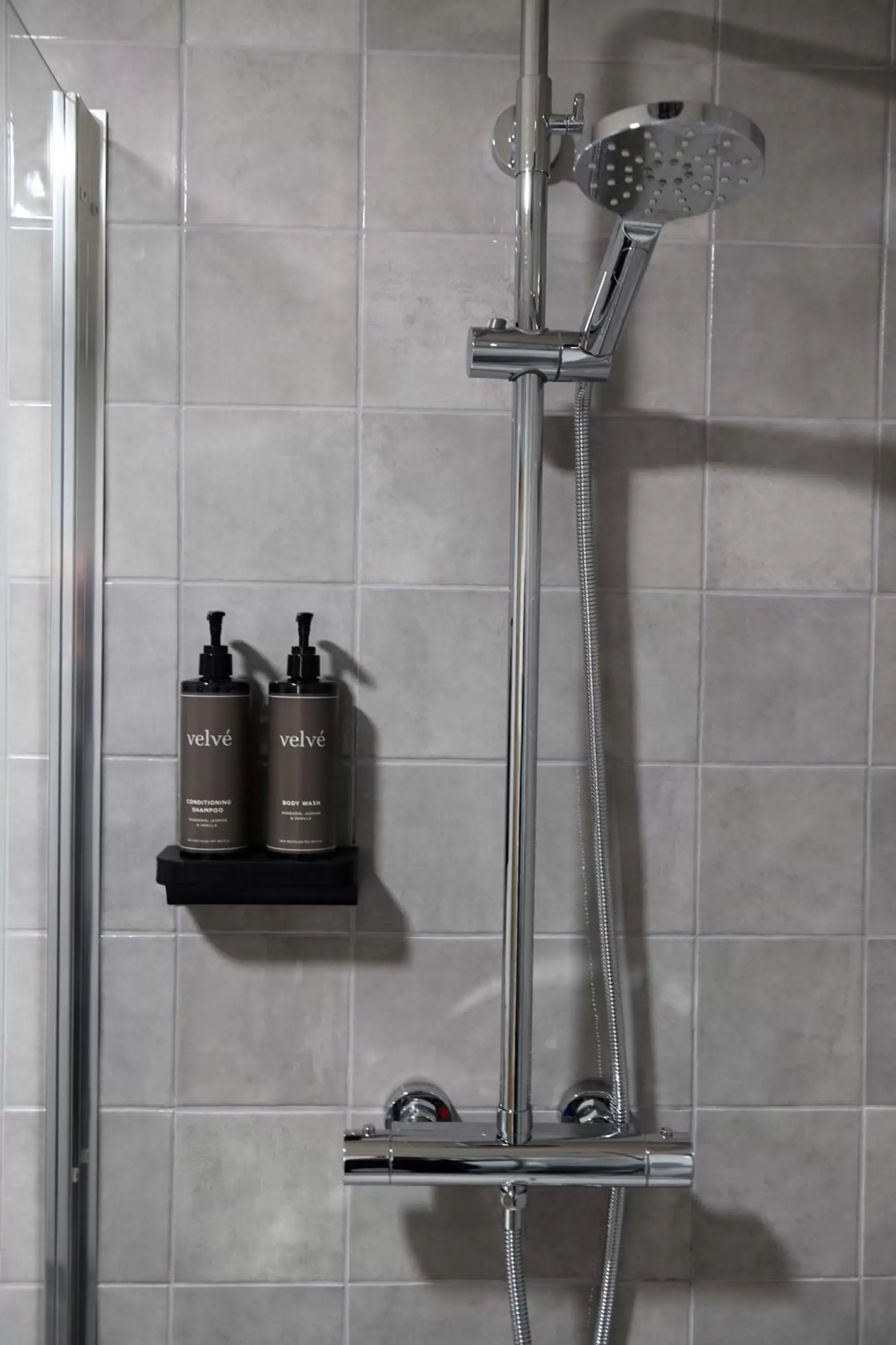 Shower, Bathroom in Park Head Hotel
