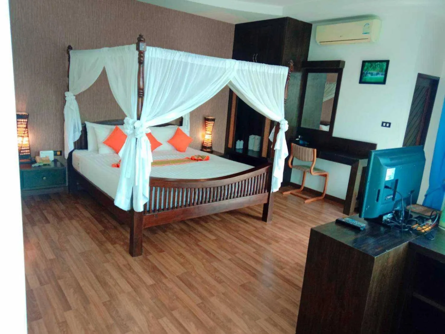 Bed in Jingjit Hotel