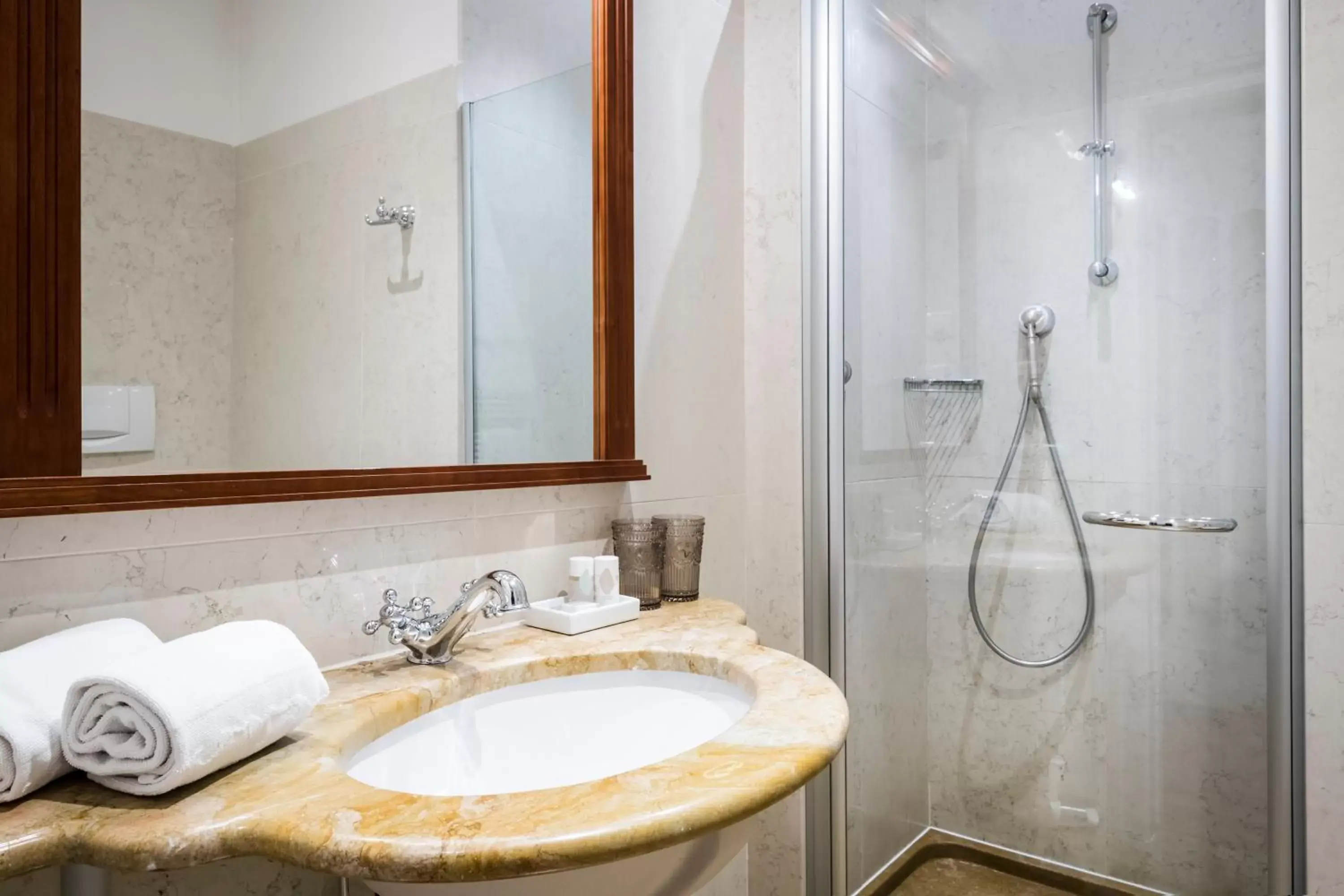 Shower, Bathroom in Corso am Graben