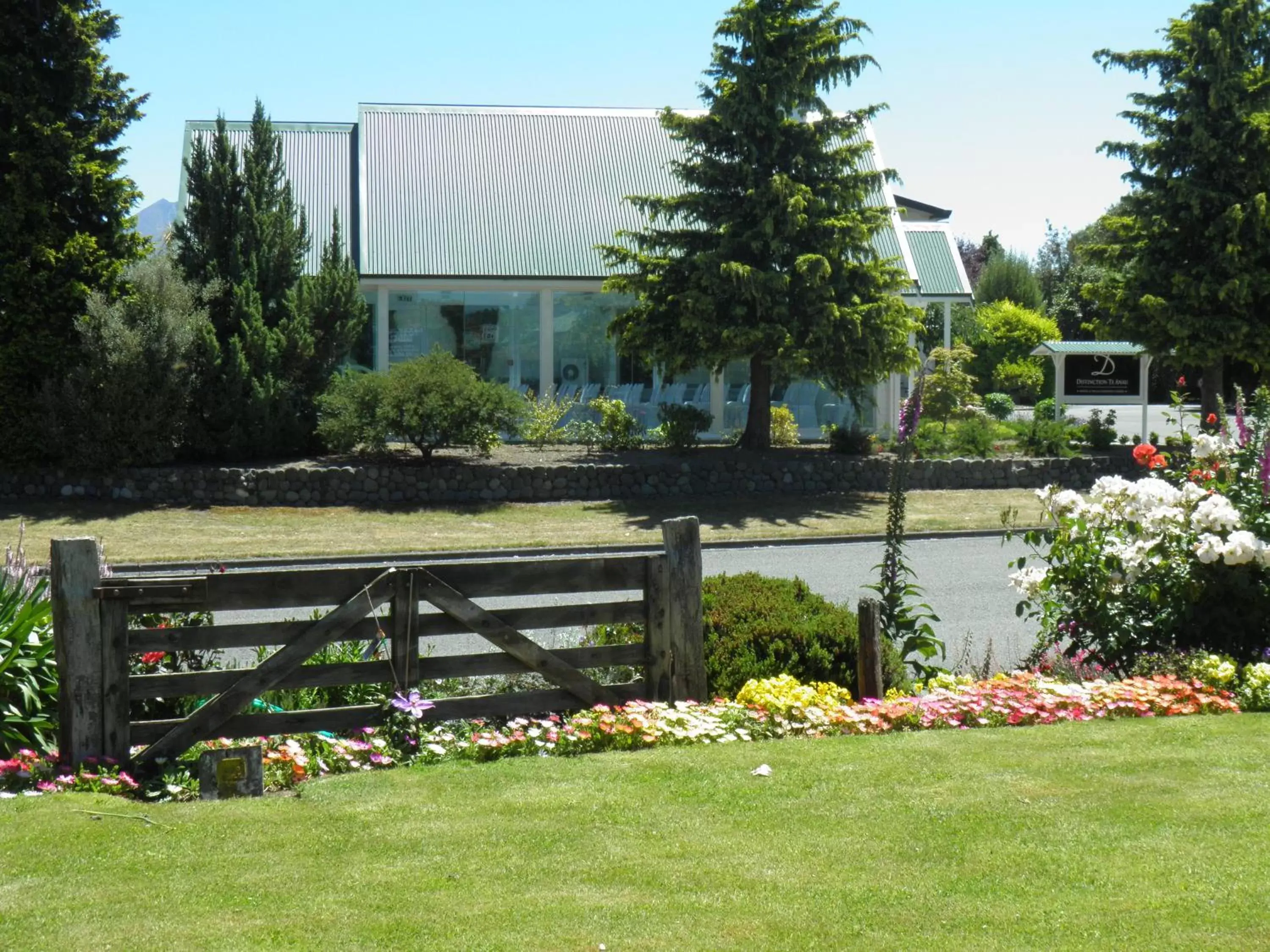 Garden in Lakefront Lodge