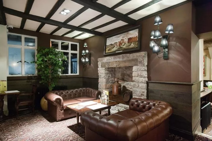 Restaurant/places to eat, Lobby/Reception in The Castle Hotel Wetherspoon