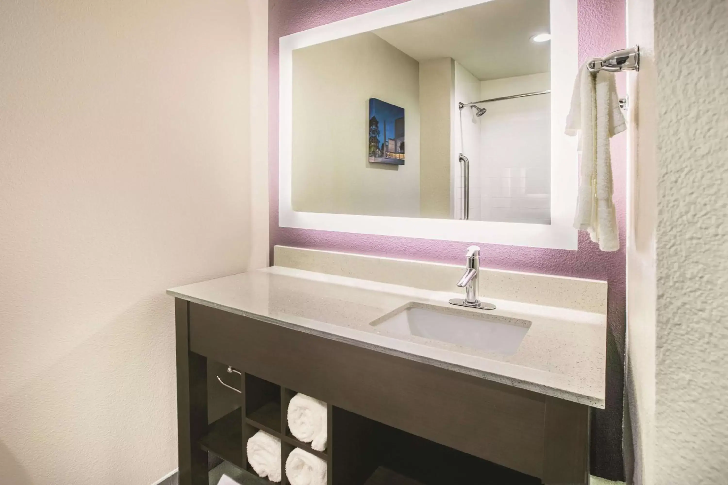 Photo of the whole room, Bathroom in La Quinta by Wyndham Dallas - Richardson