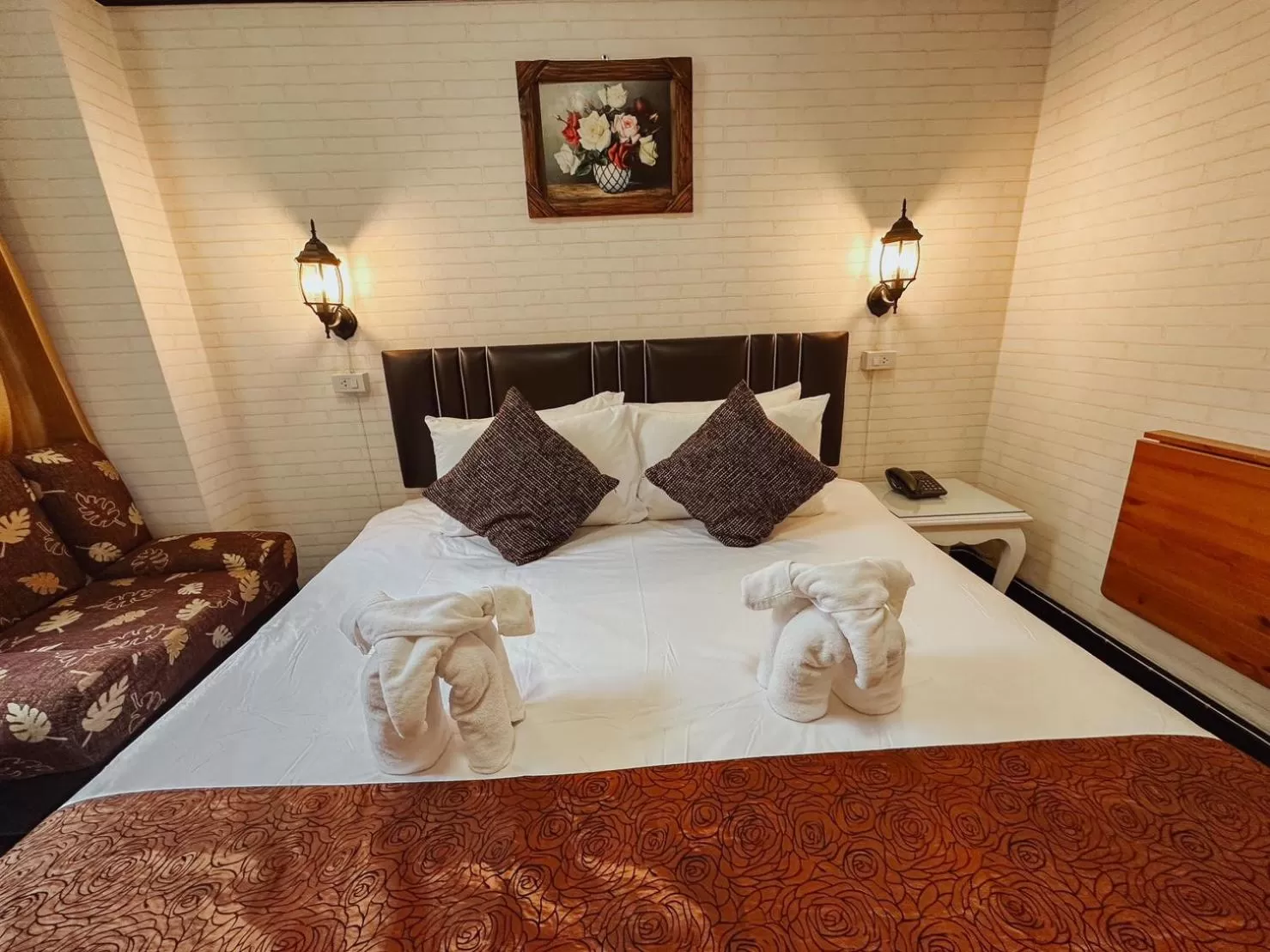 Bed in Hotel De Khuvieng