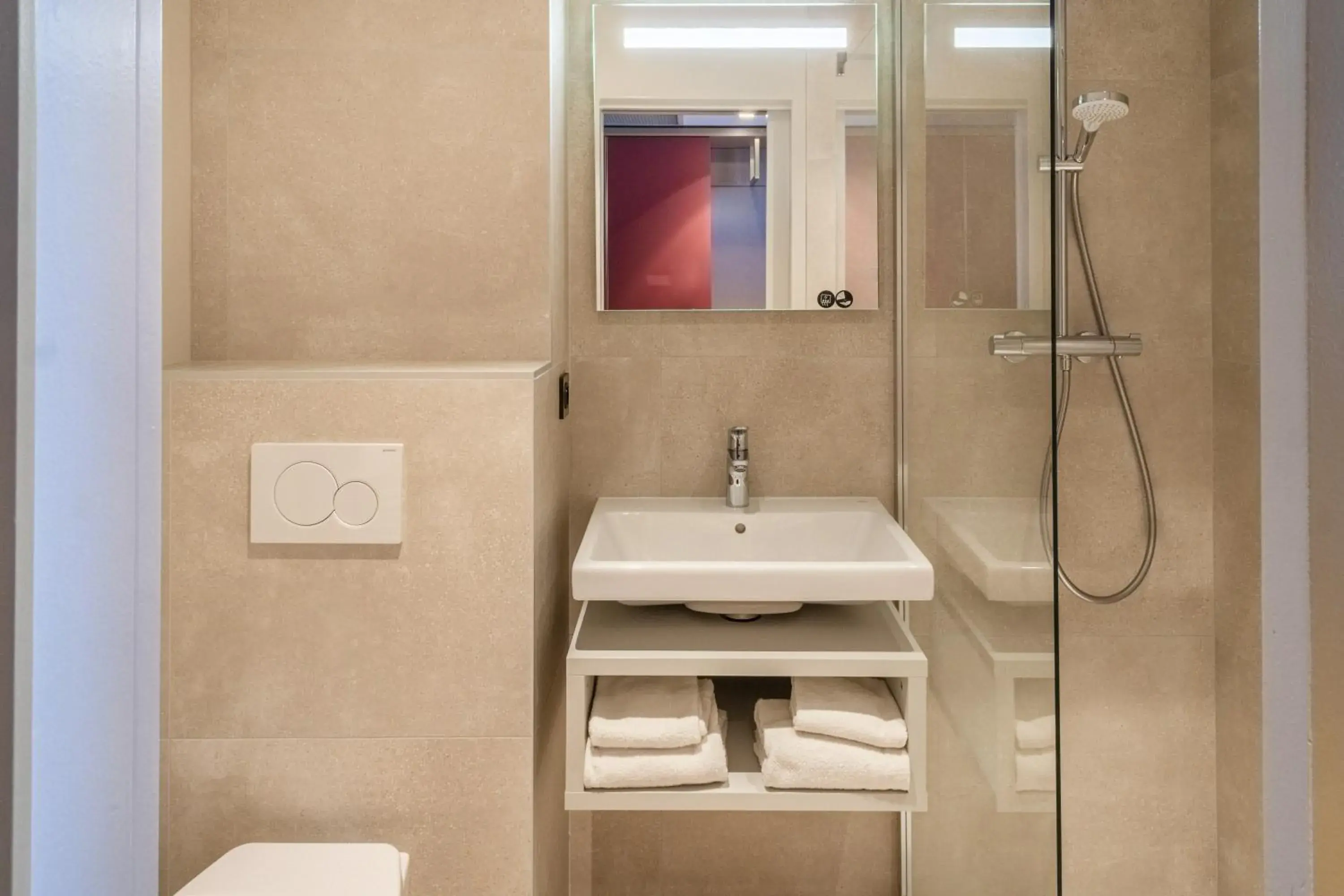 Bathroom in Brit Hotel Nantes La Beaujoire - L'Amandine