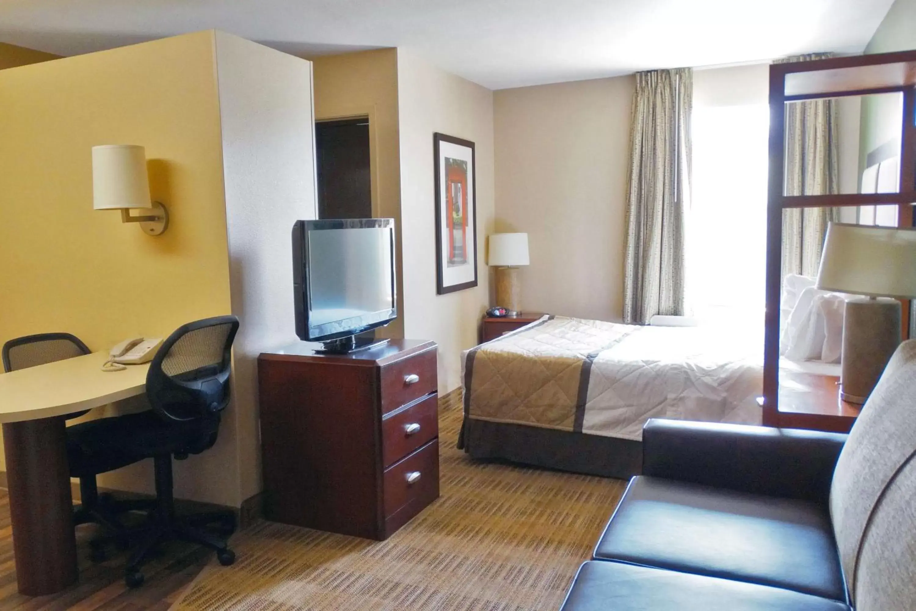 Bedroom, TV/Entertainment Center in Extended Stay America Suites - Atlanta - Alpharetta - Northpoint - West