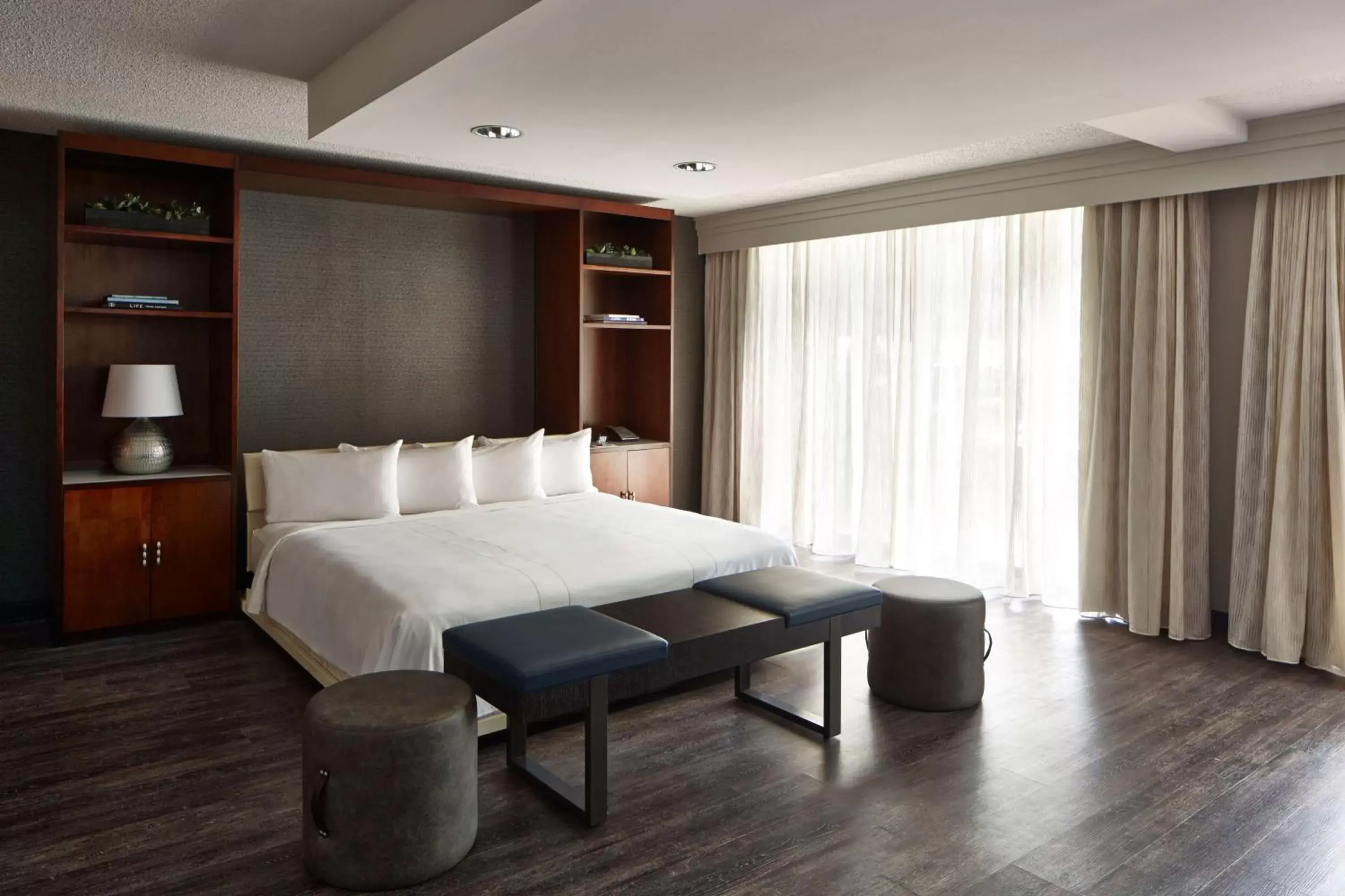 Photo of the whole room, Bed in Sonesta Nashville Airport