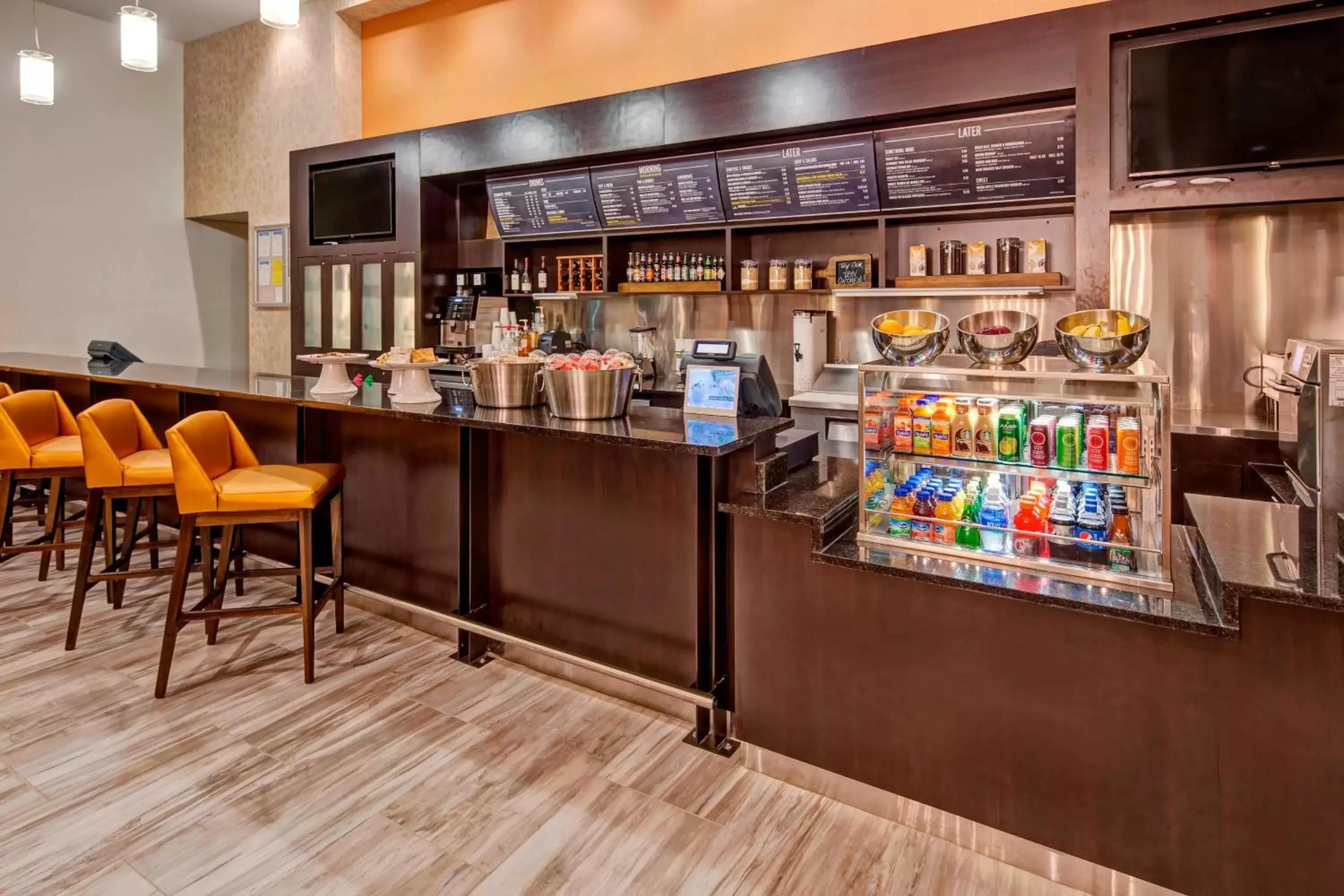 Restaurant/places to eat in Courtyard by Marriott Kansas City Downtown/Convention Center