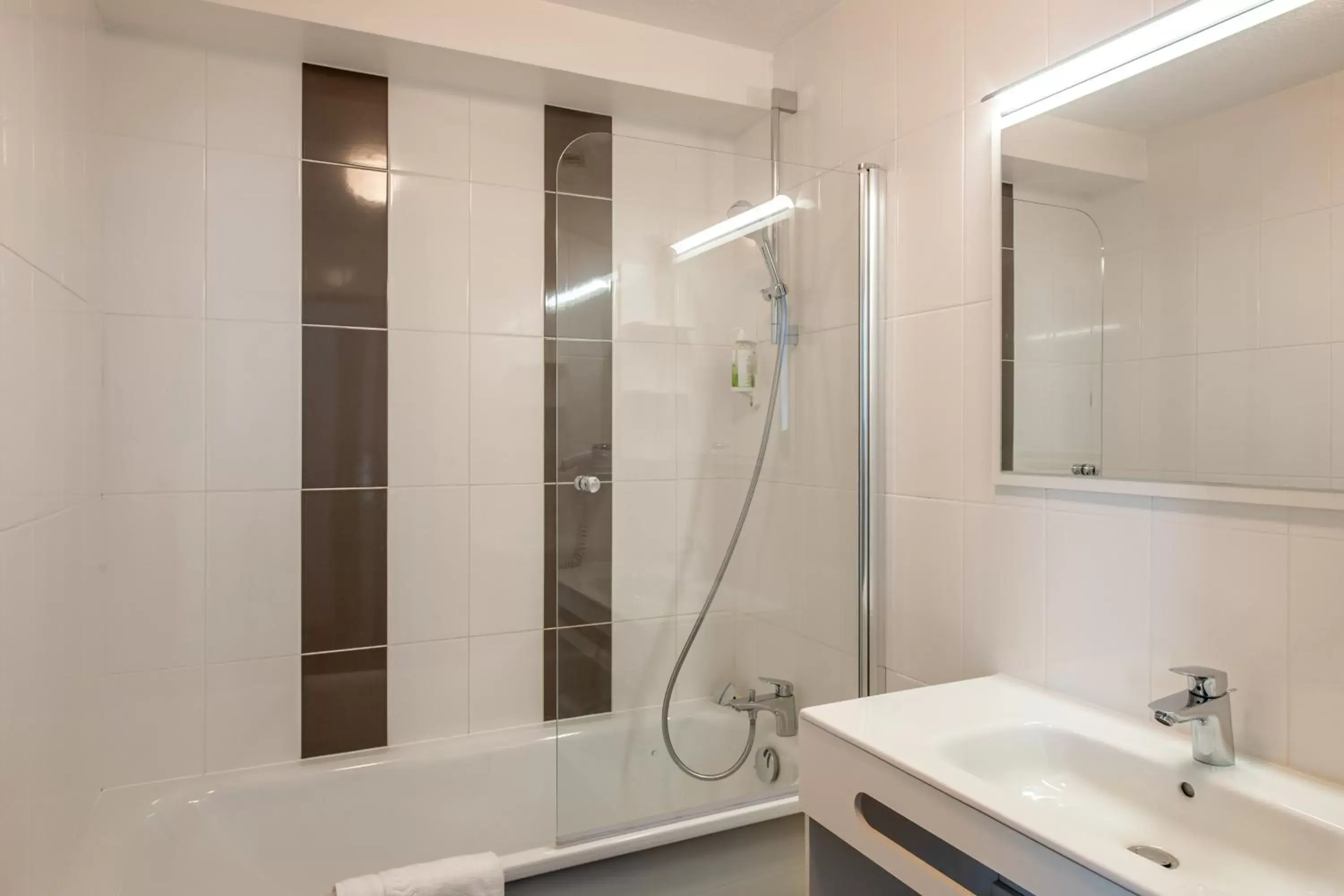 Shower, Bathroom in Residhotel Lyon Part Dieu