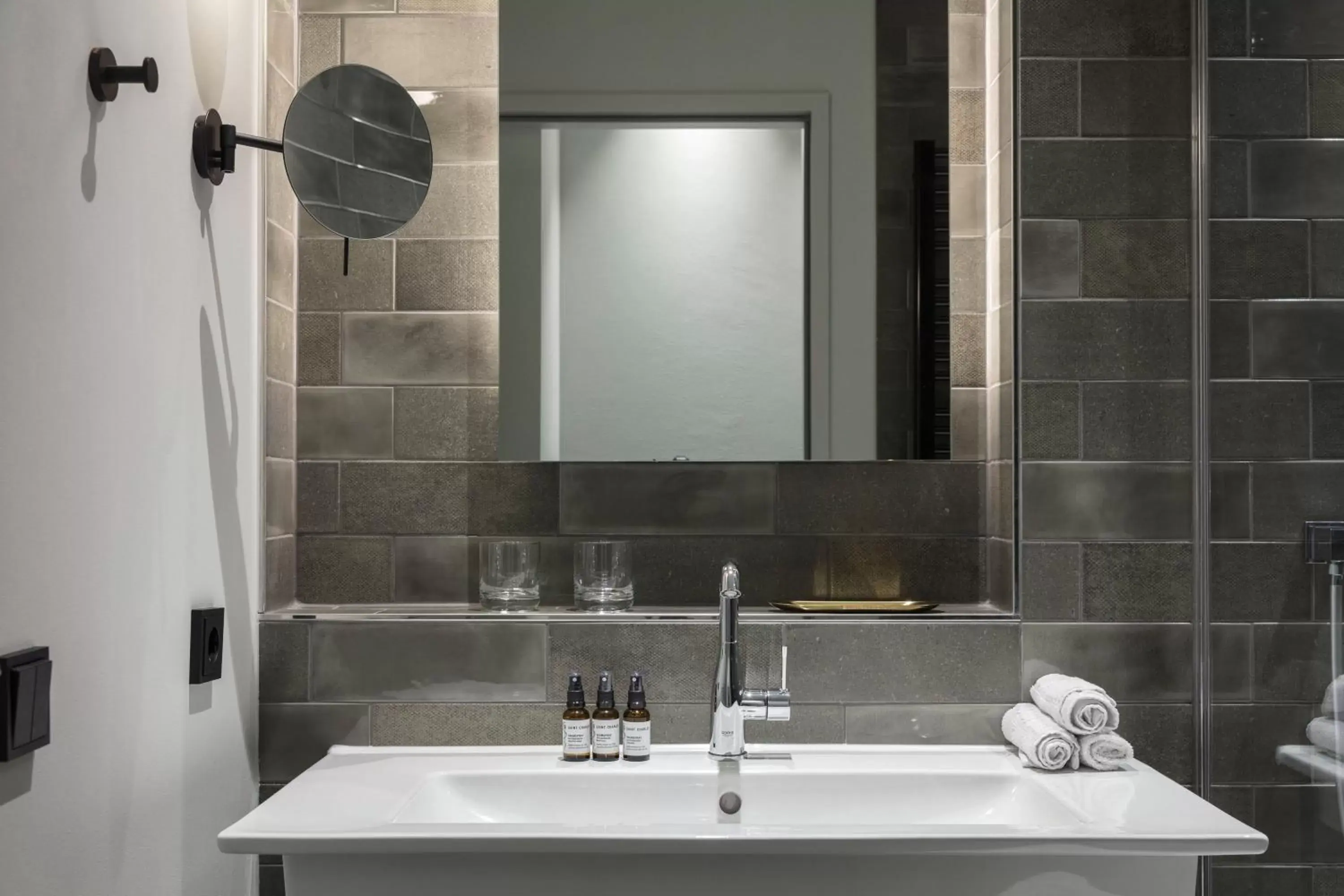 Shower, Bathroom in Soller Business Hotel & Restaurant Eisvogel