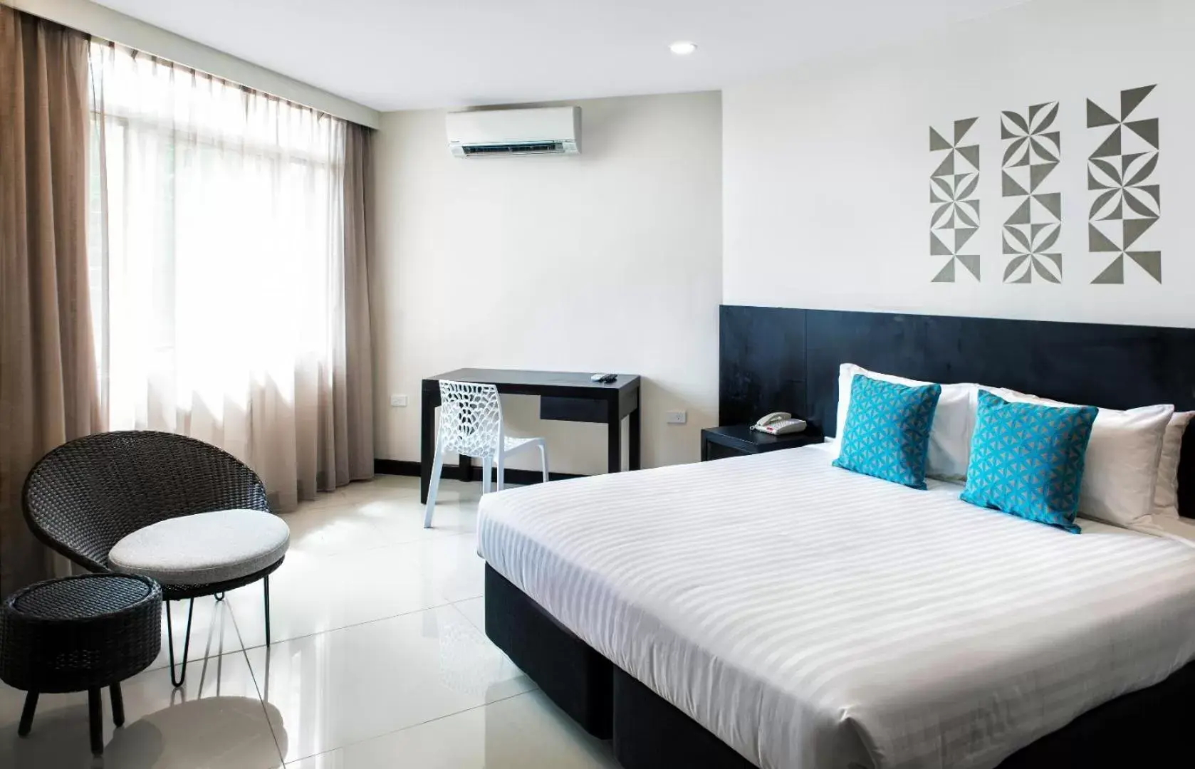 Bed in Tanoa International Dateline Hotel