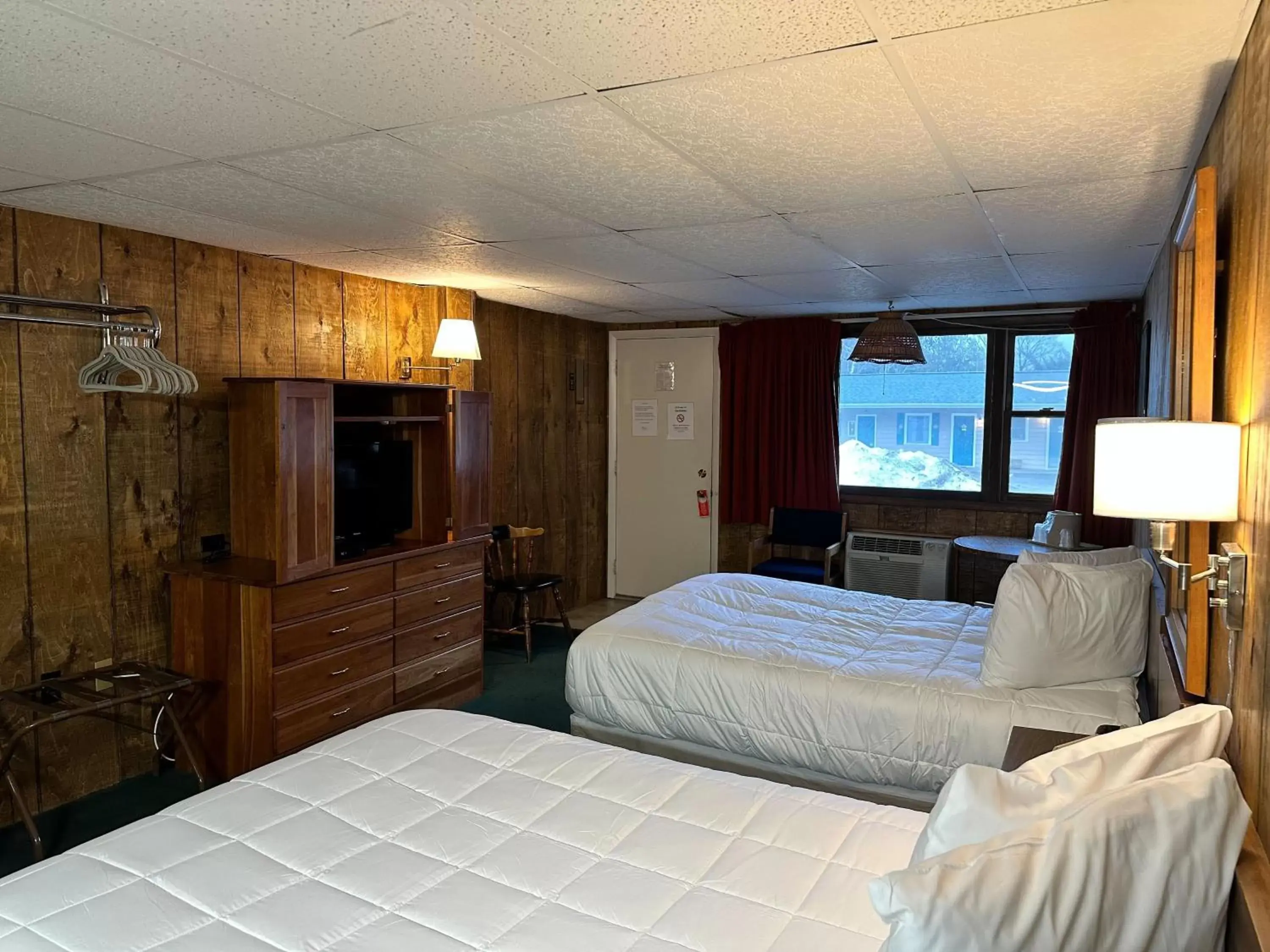 Photo of the whole room in Maple Leaf Inn Lake Placid