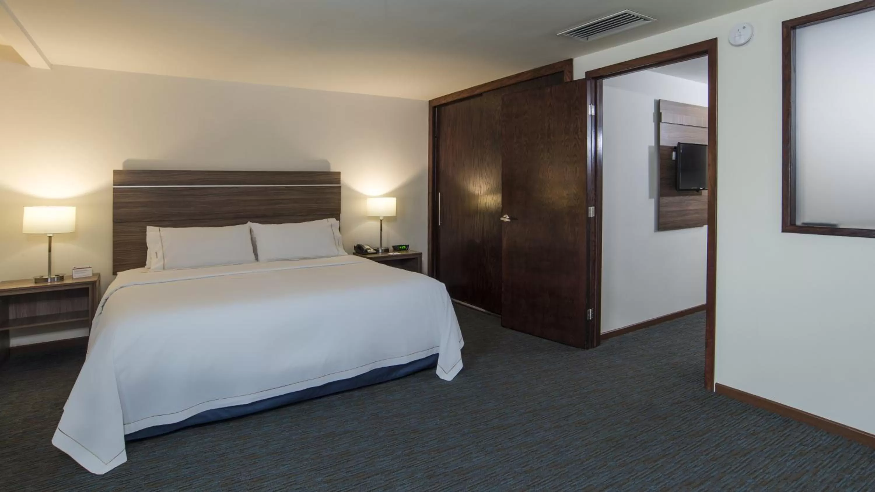 Photo of the whole room, Bed in Holiday Inn Express Culiacan by IHG