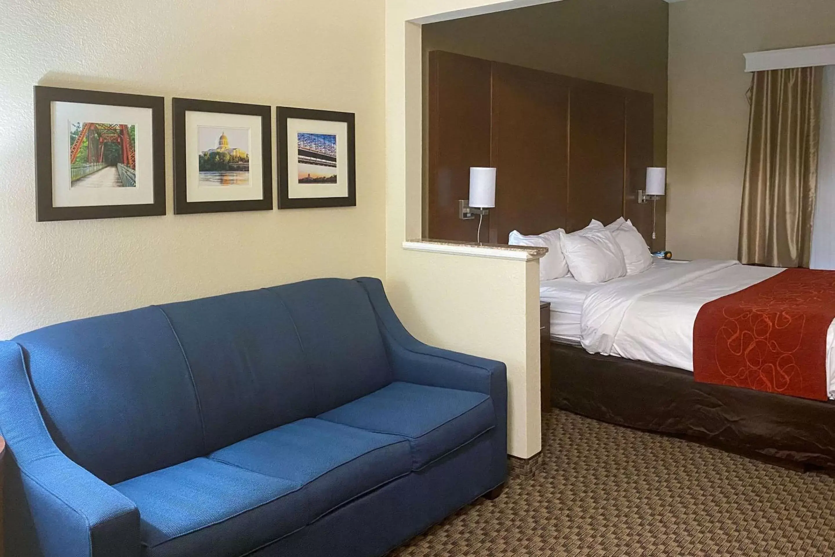 Photo of the whole room in Comfort Suites - Jefferson City