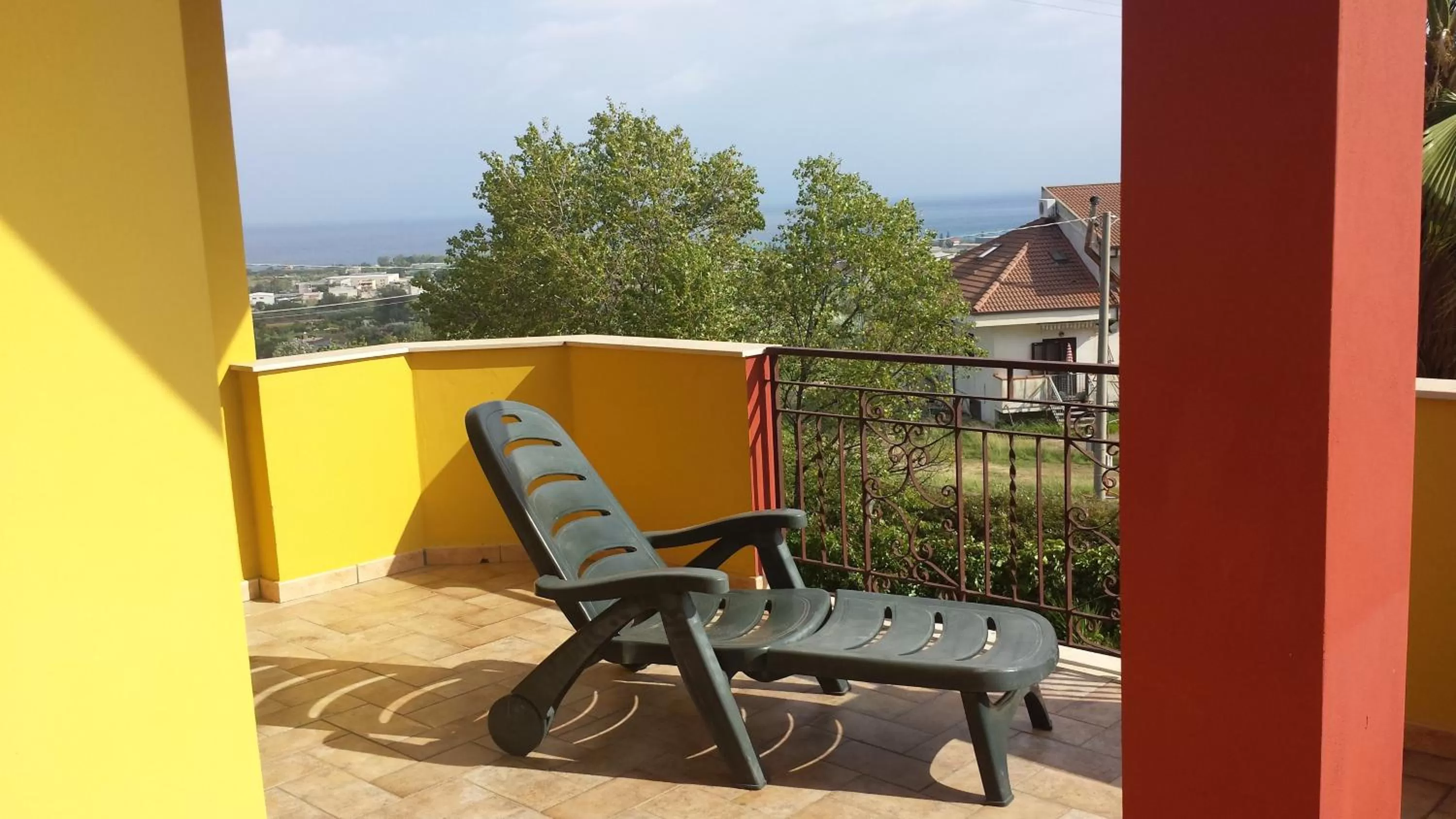 Day in Bed and Breakfast Coral Blue