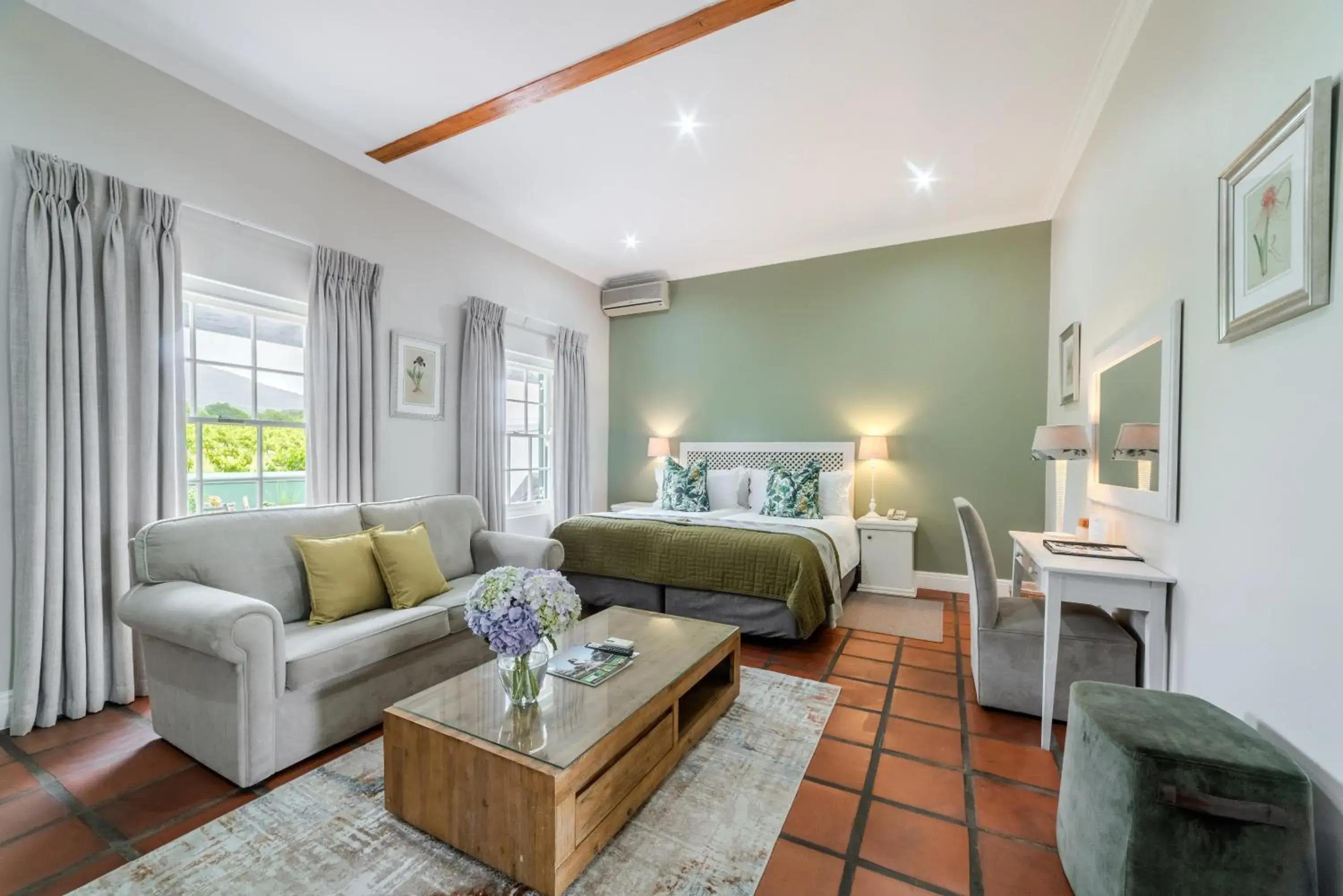 Bedroom, Seating Area in Eikendal Lodge