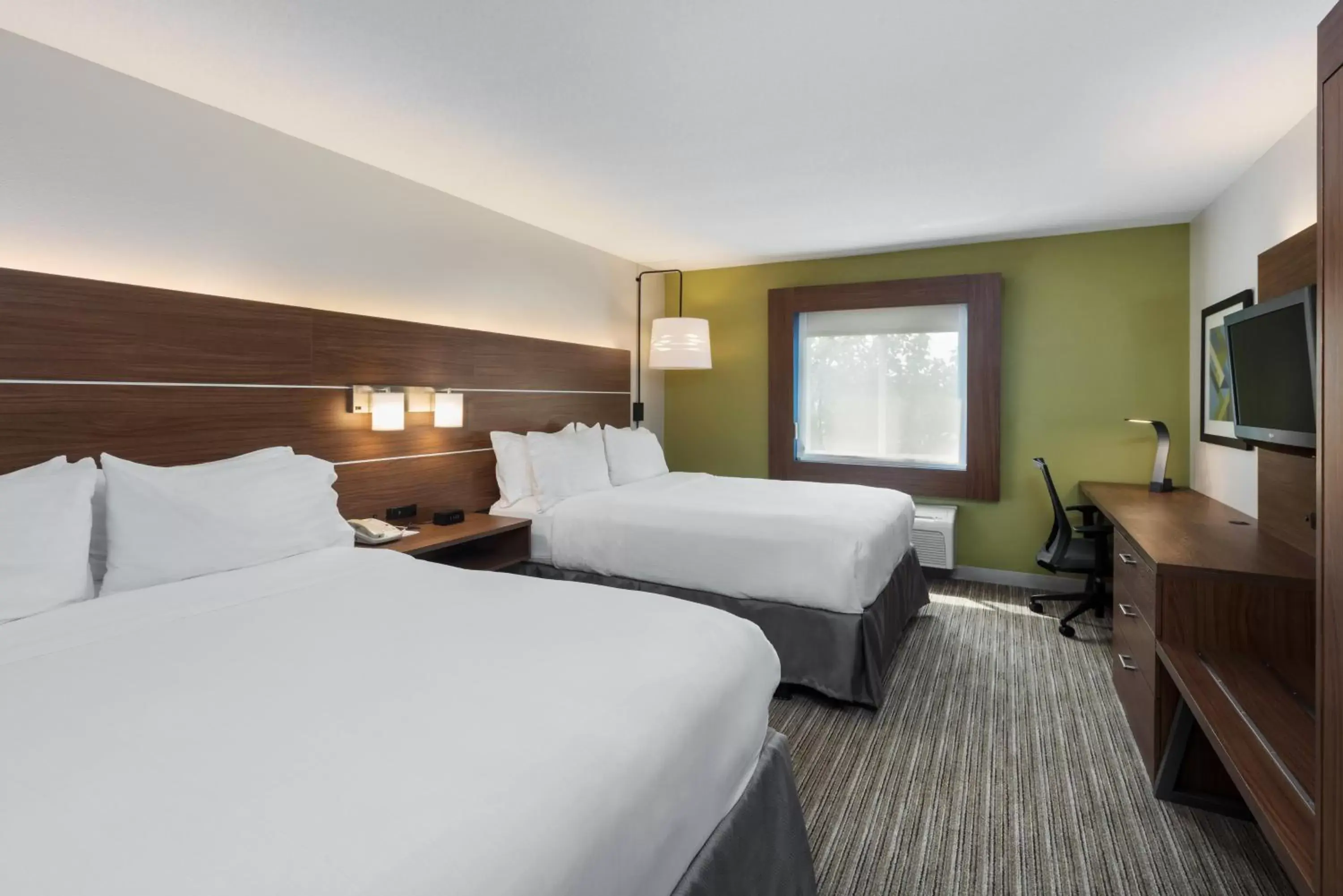 Photo of the whole room, Bed in Holiday Inn Express Warrenton, an IHG Hotel