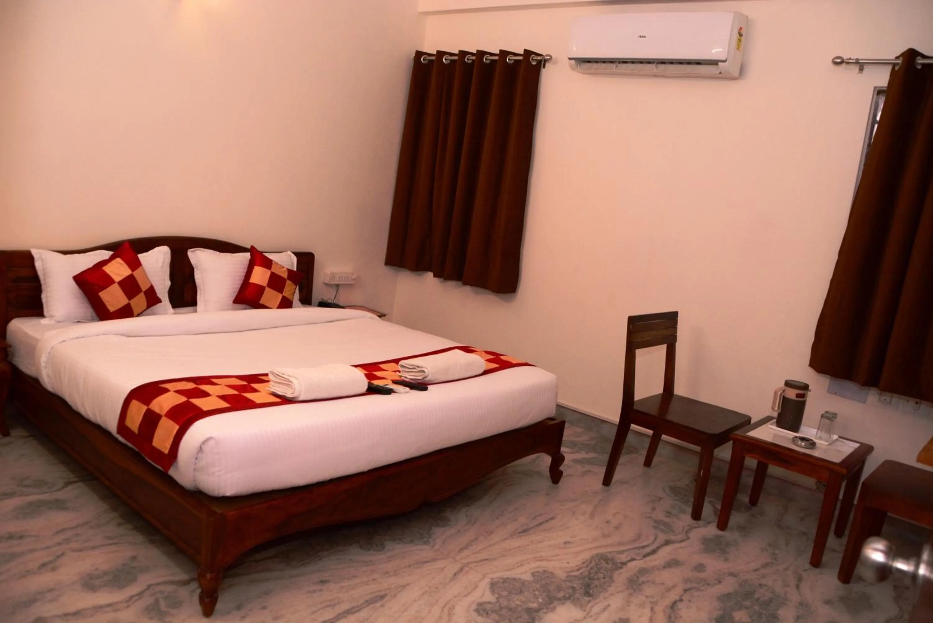 Bed in Hotel Sugandh Retreat Jaipur